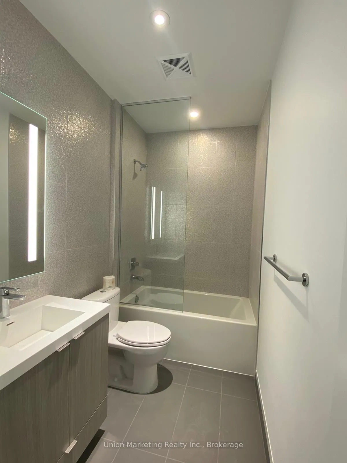 585 Bloor Street E, #319