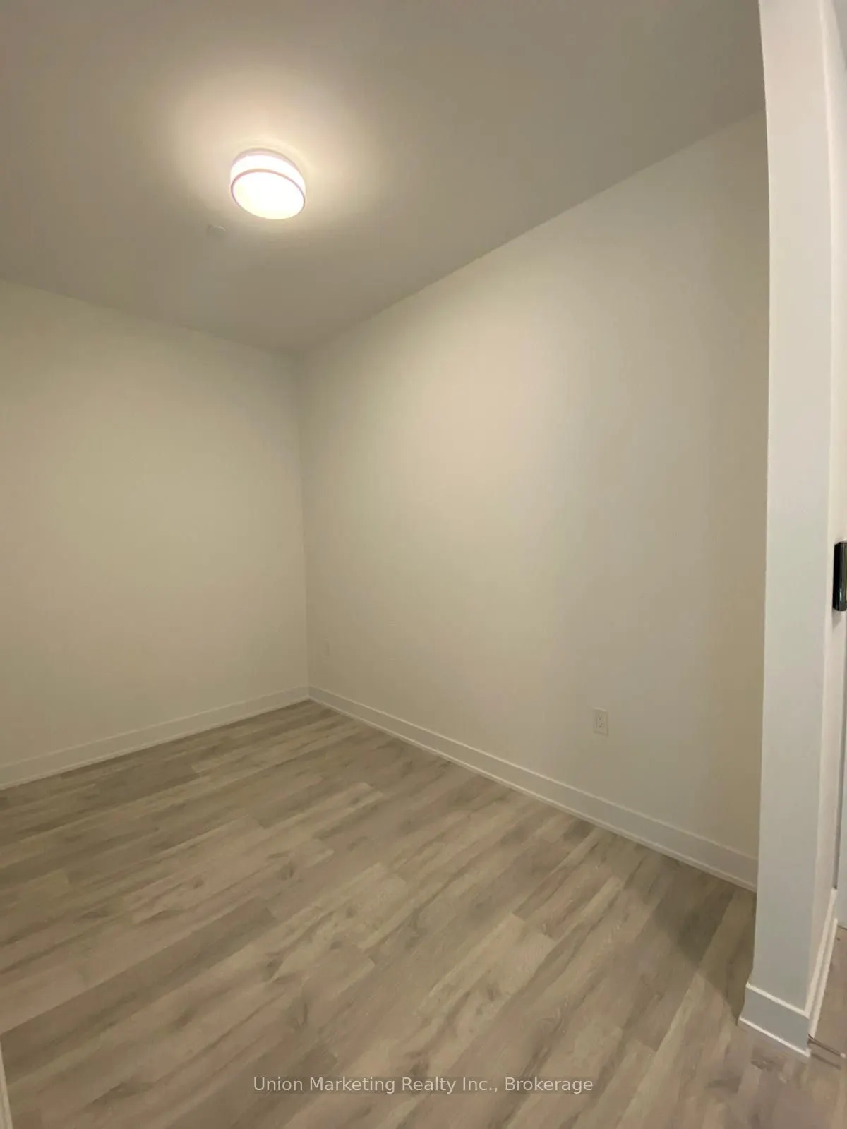 585 Bloor Street E, #319