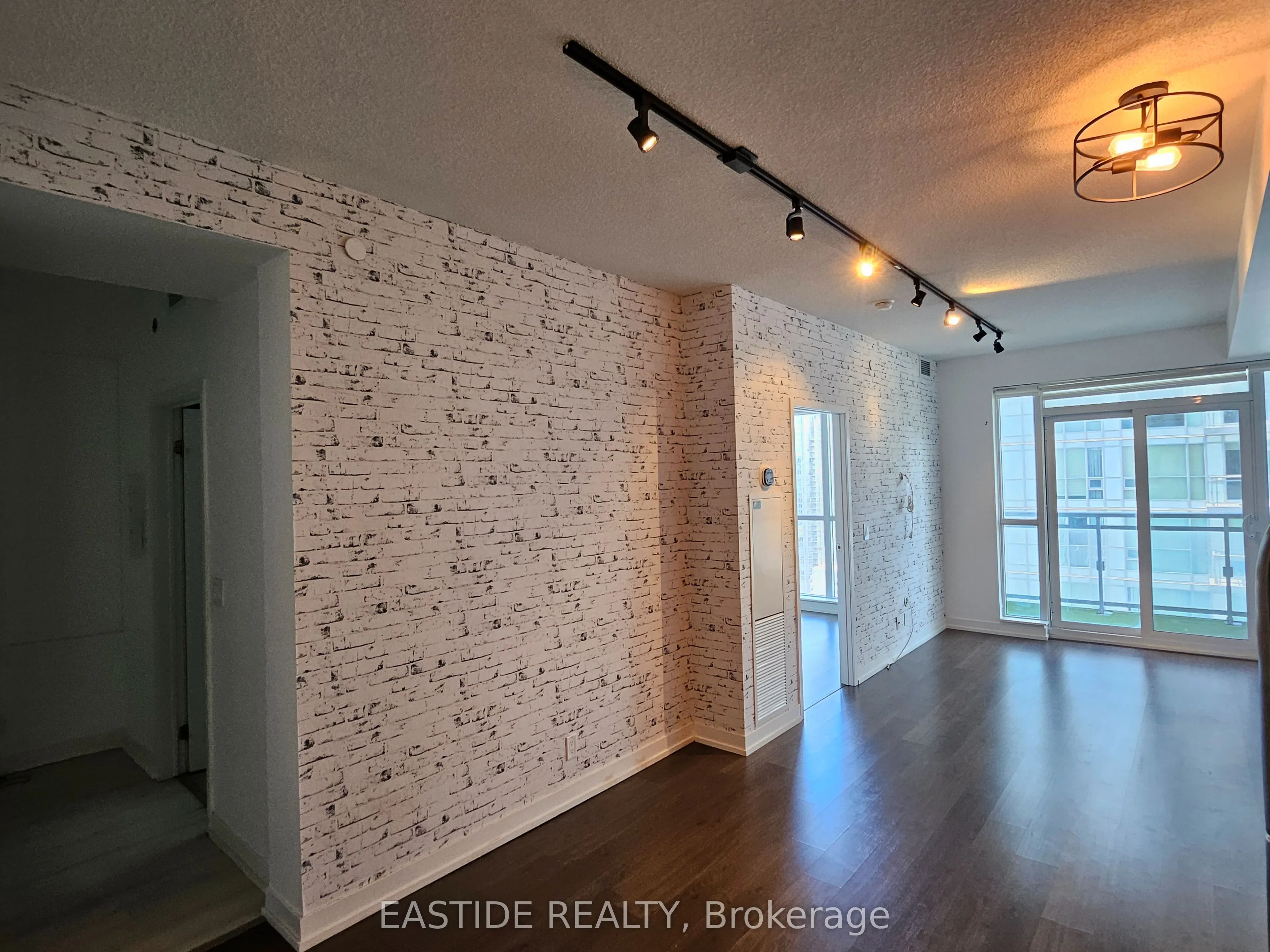 98 Lillian Street, #2411