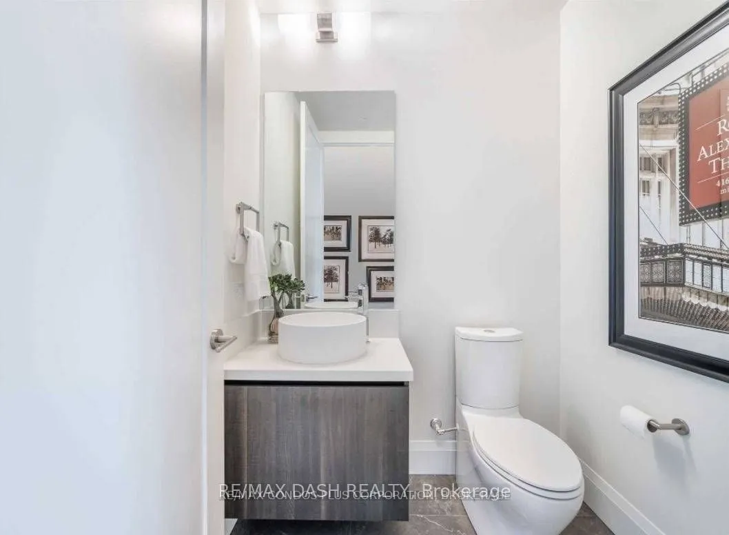 151 Avenue Road, #806