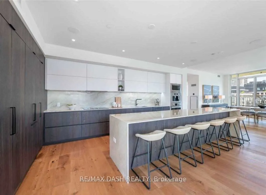 151 Avenue Road, #806
