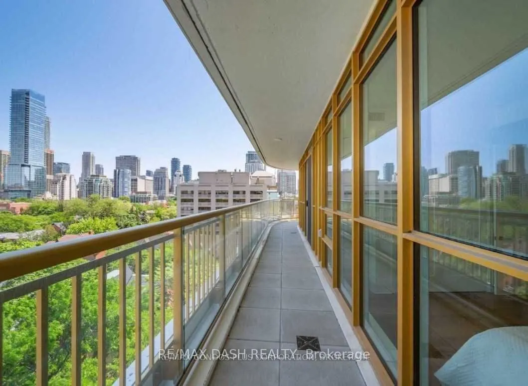 151 Avenue Road, #806
