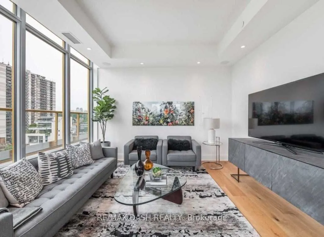 151 Avenue Road, #806