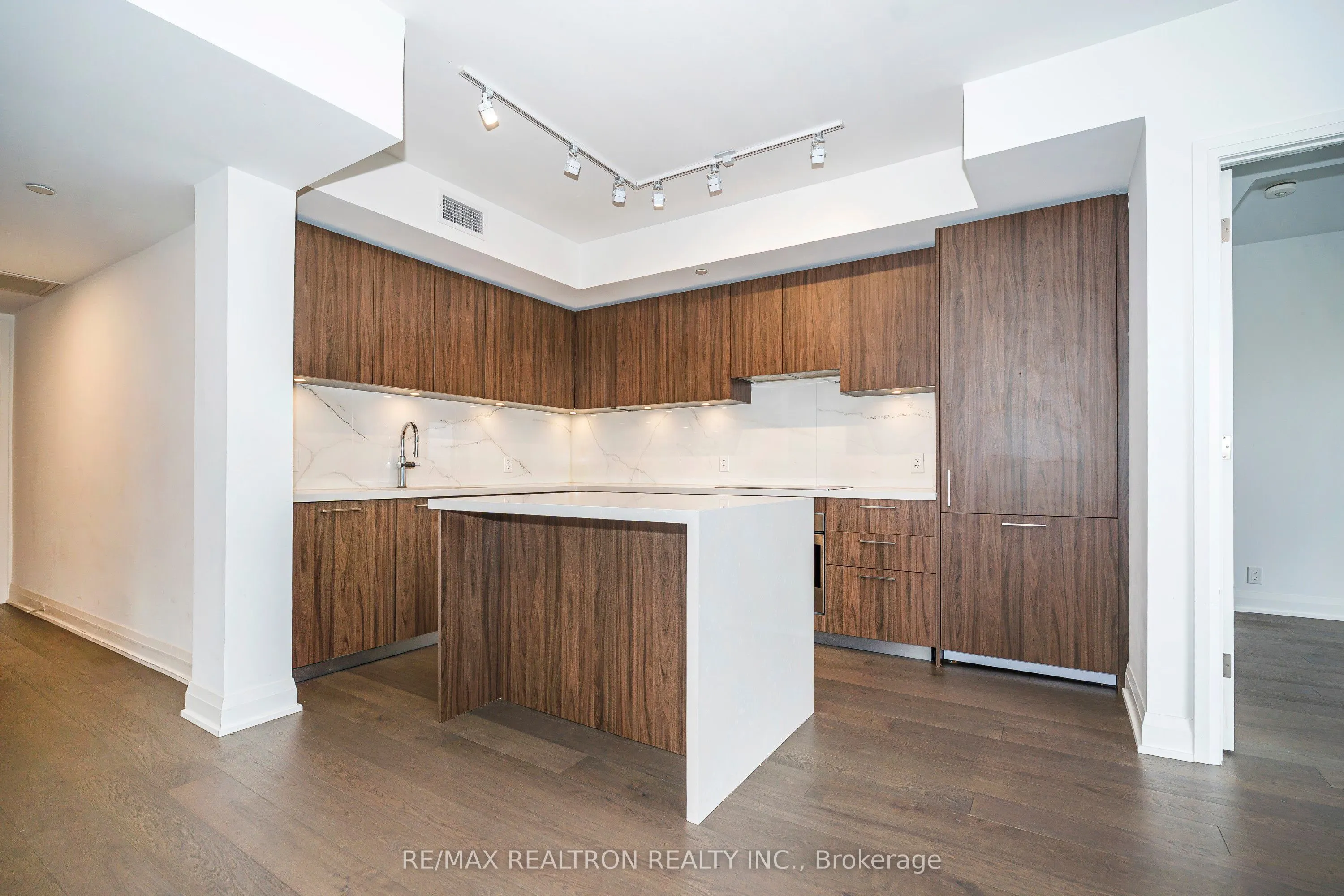33 Frederick Todd Way, #1206