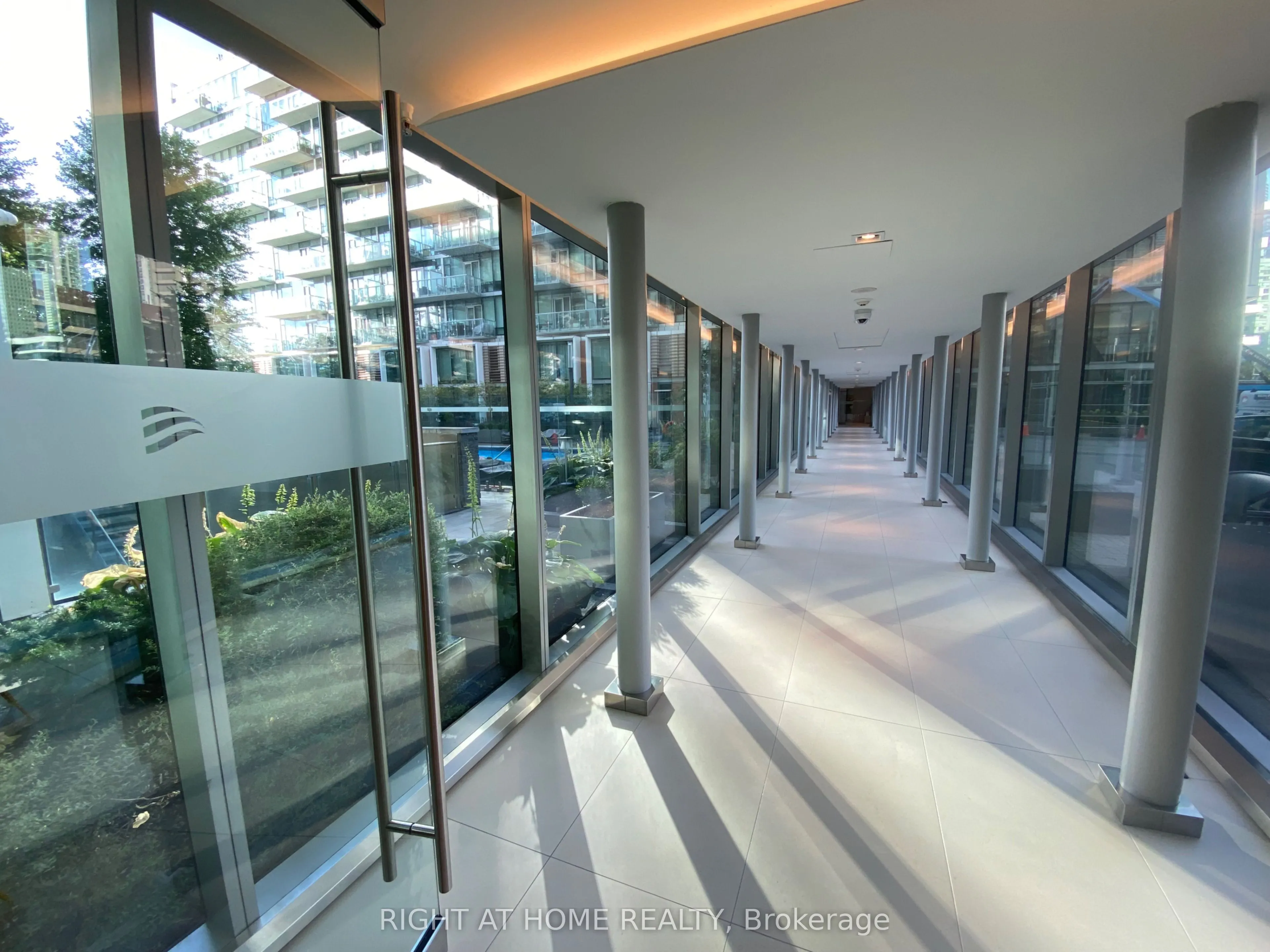 39 Queens Quay E, #610
