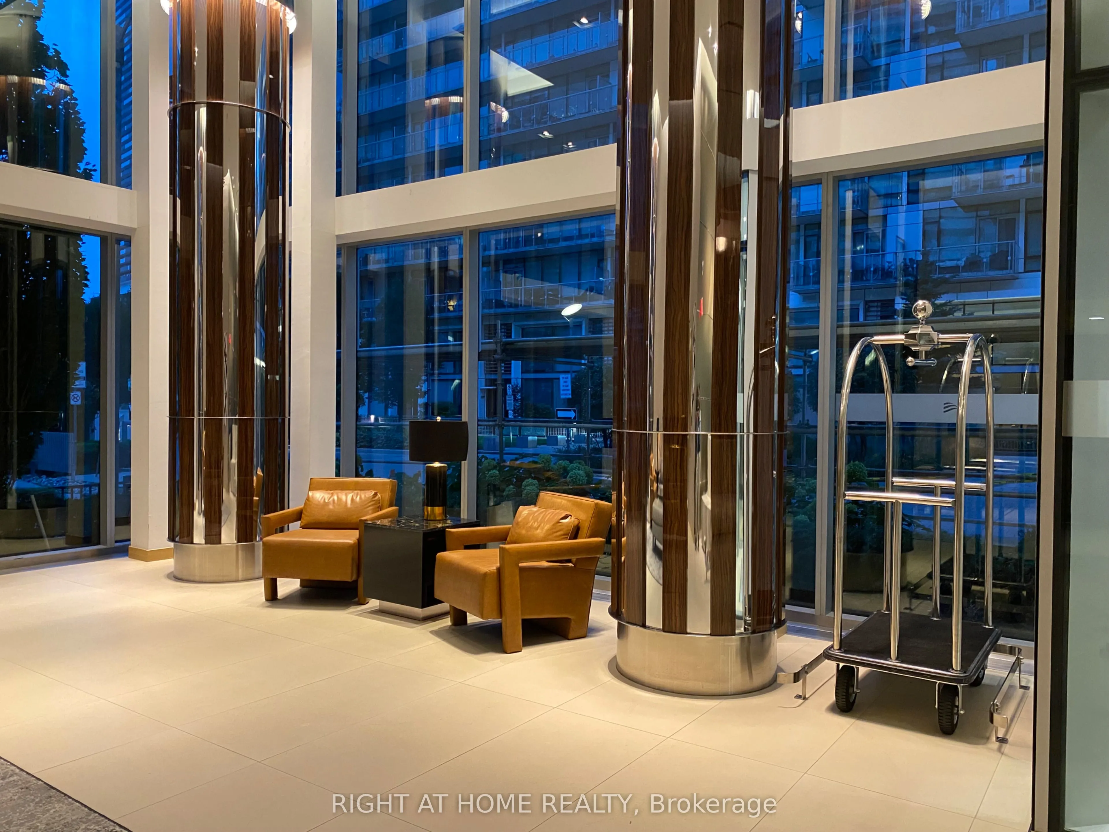 39 Queens Quay E, #610
