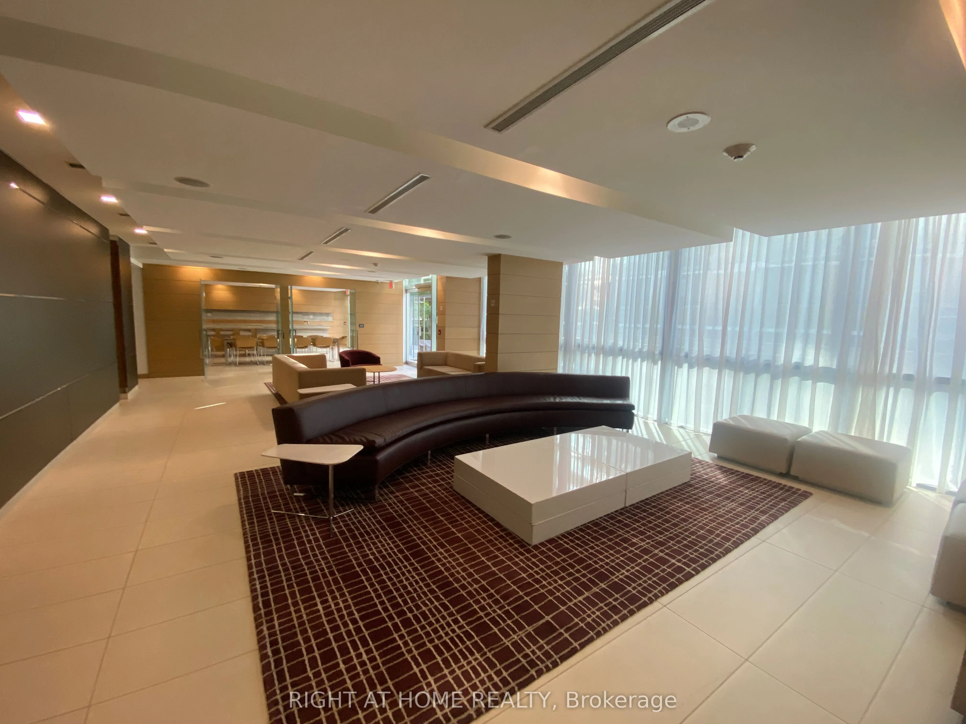 39 Queens Quay E, #610