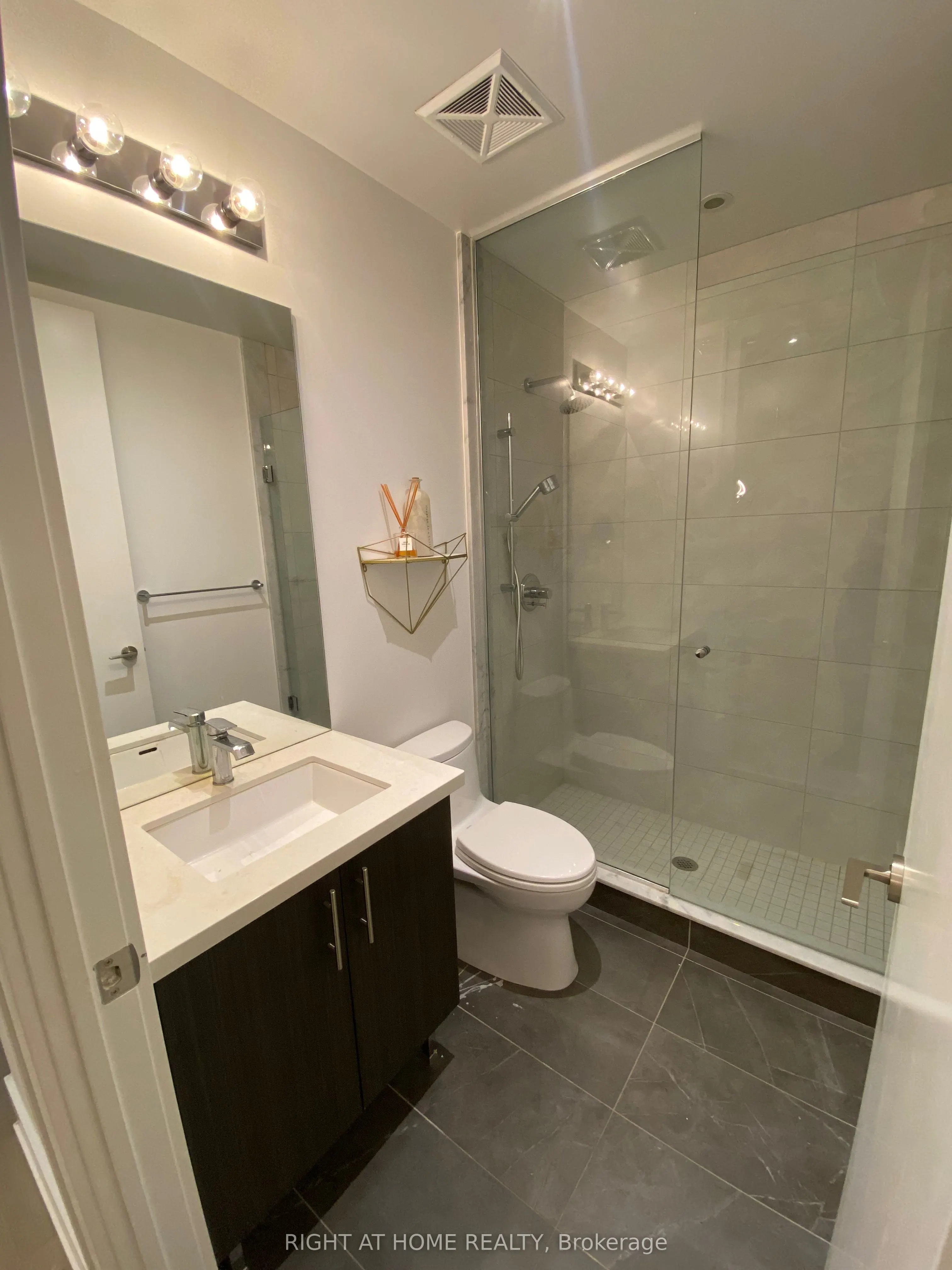 39 Queens Quay E, #610