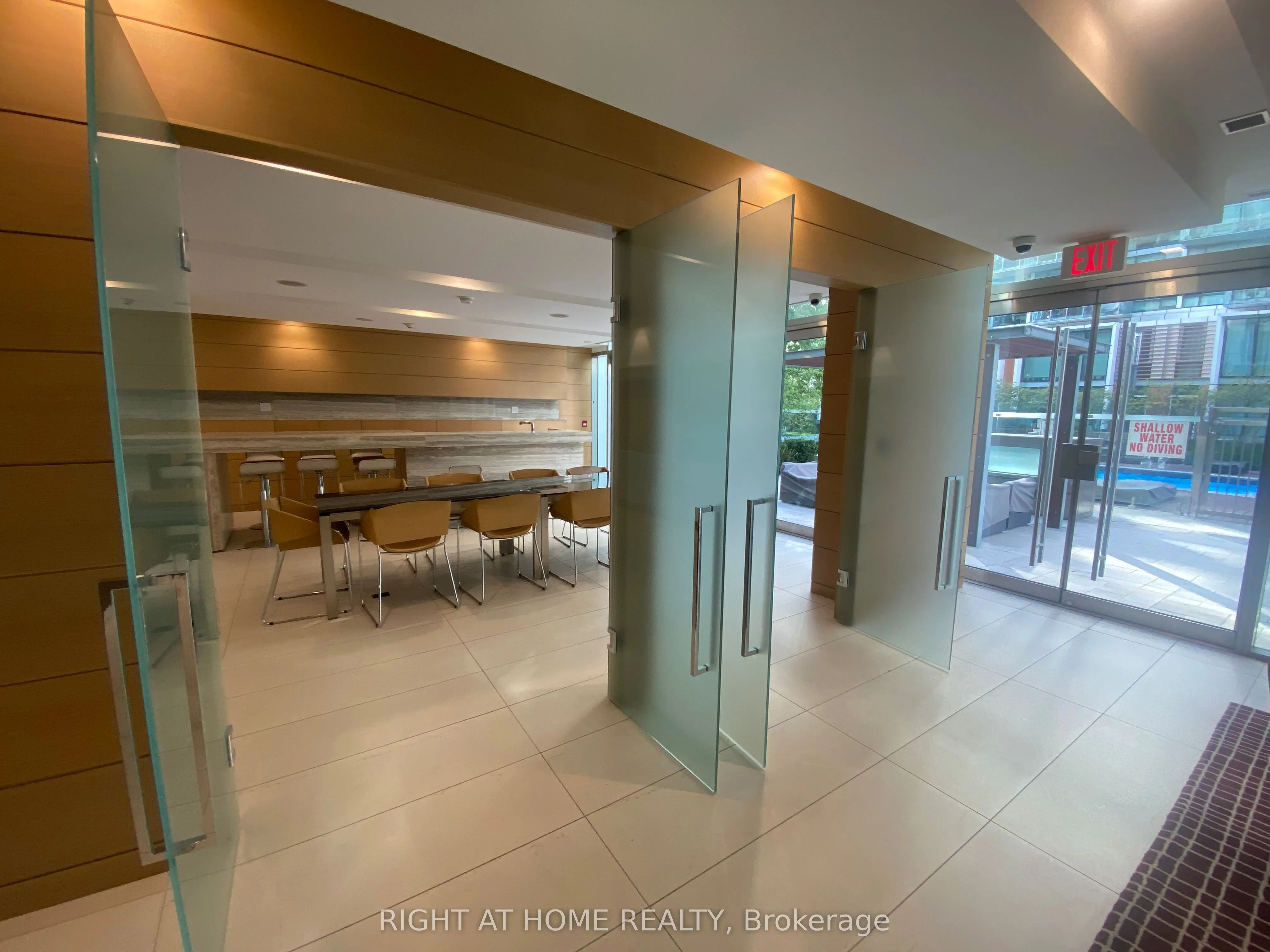 39 Queens Quay E, #610