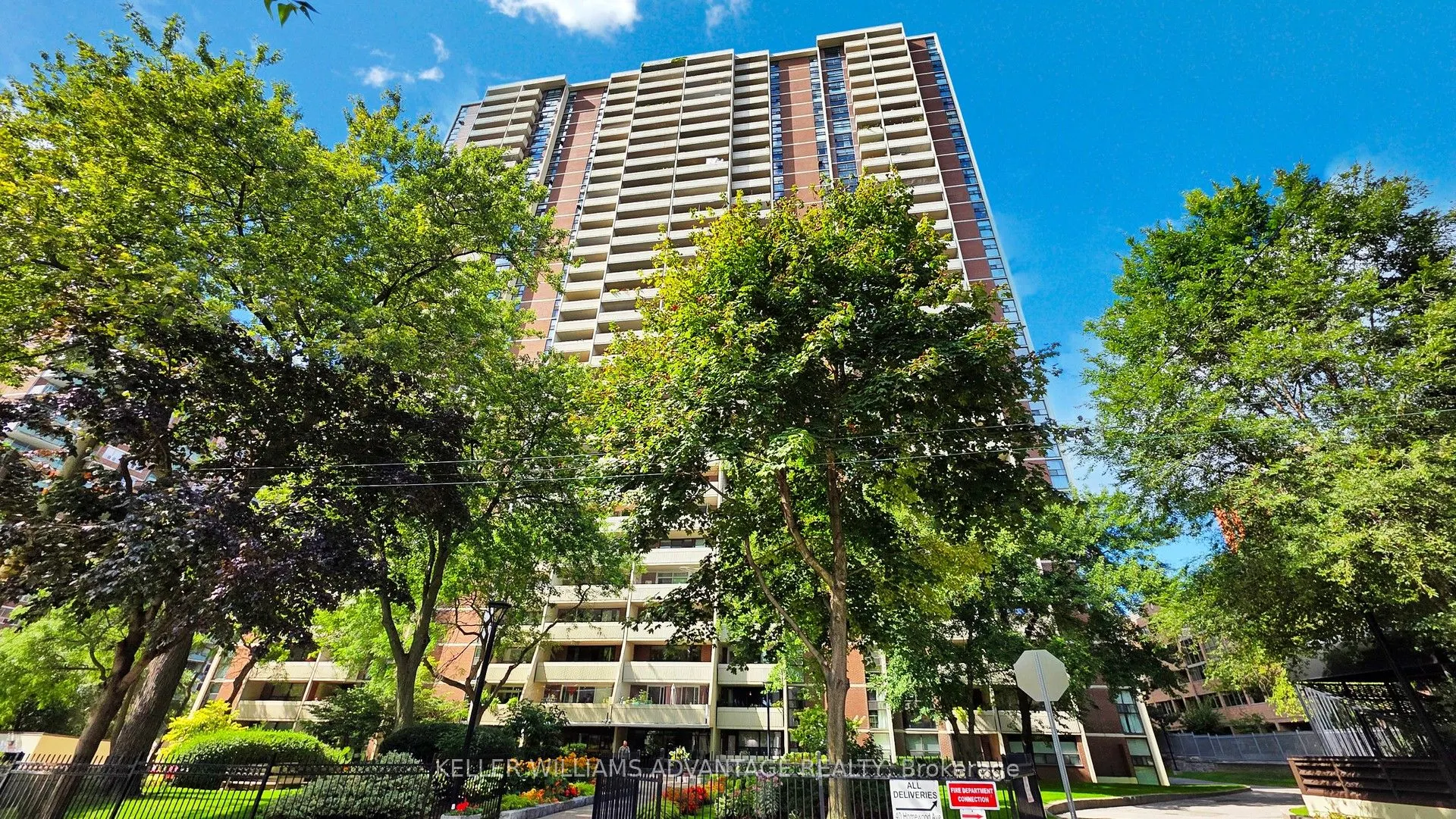 40 Homewood Avenue, #810