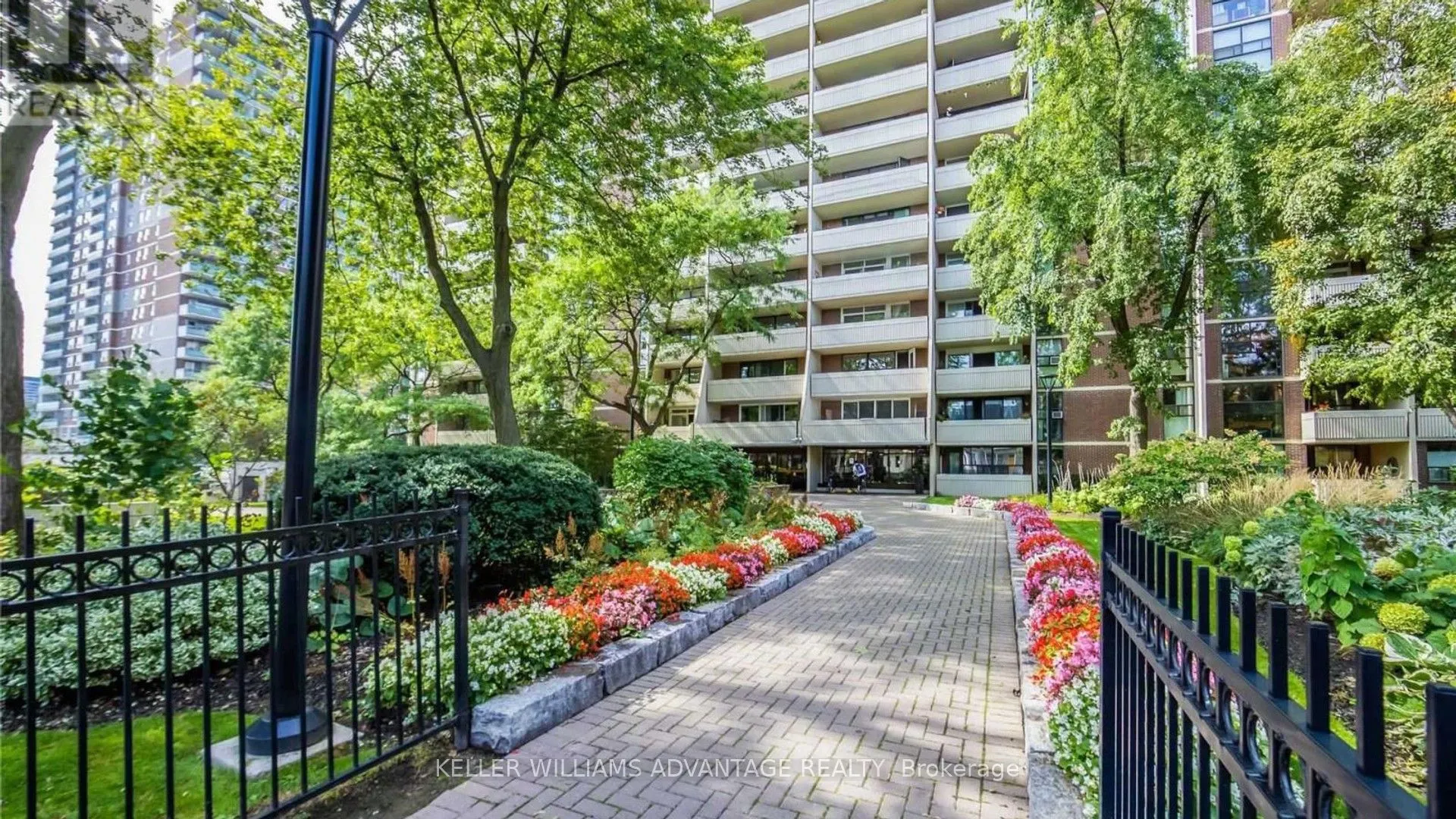40 Homewood Avenue, #810