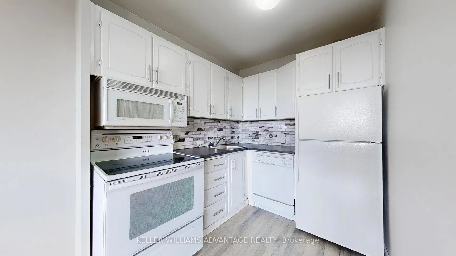40 Homewood Avenue, #810