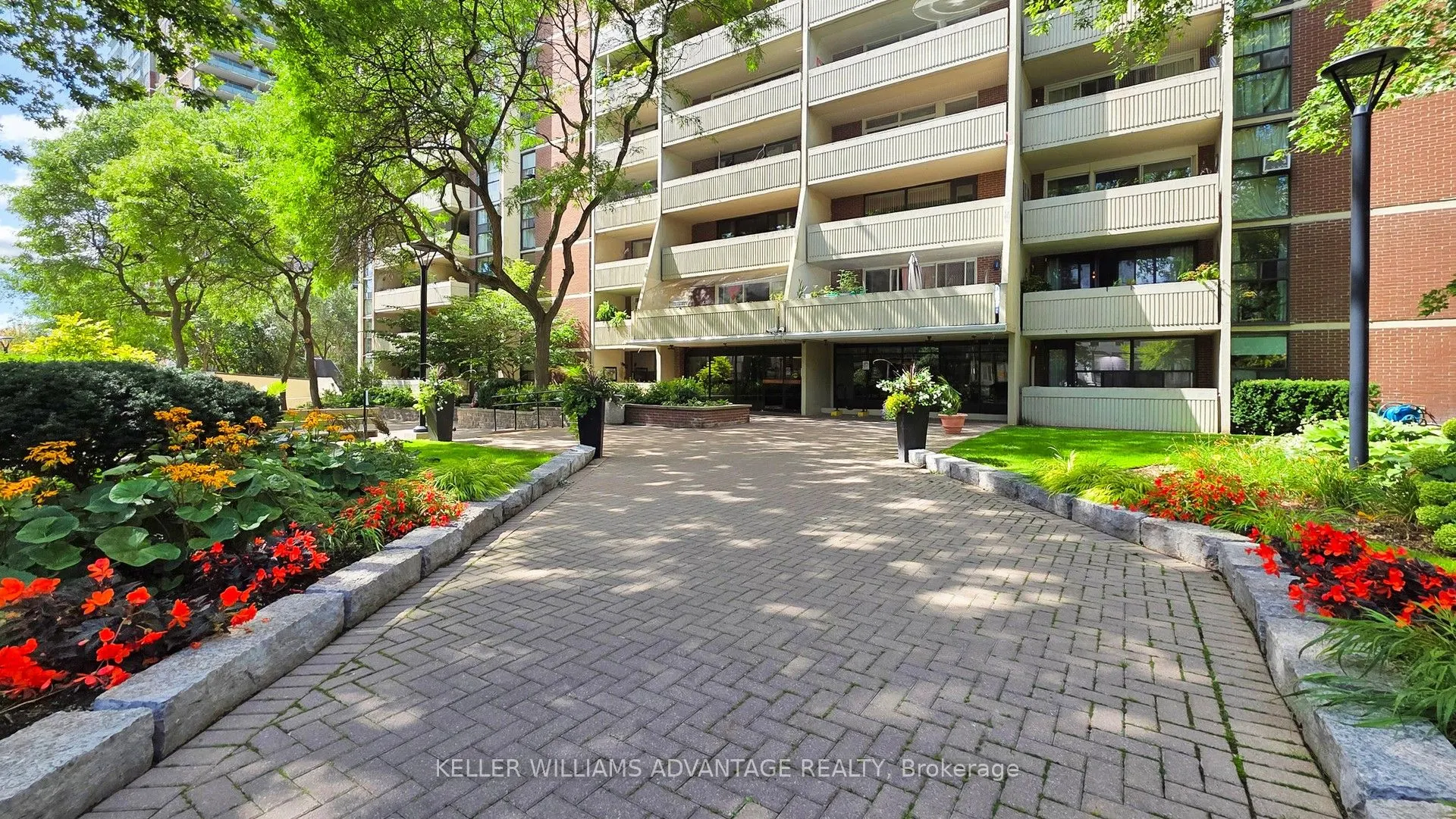 40 Homewood Avenue, #810