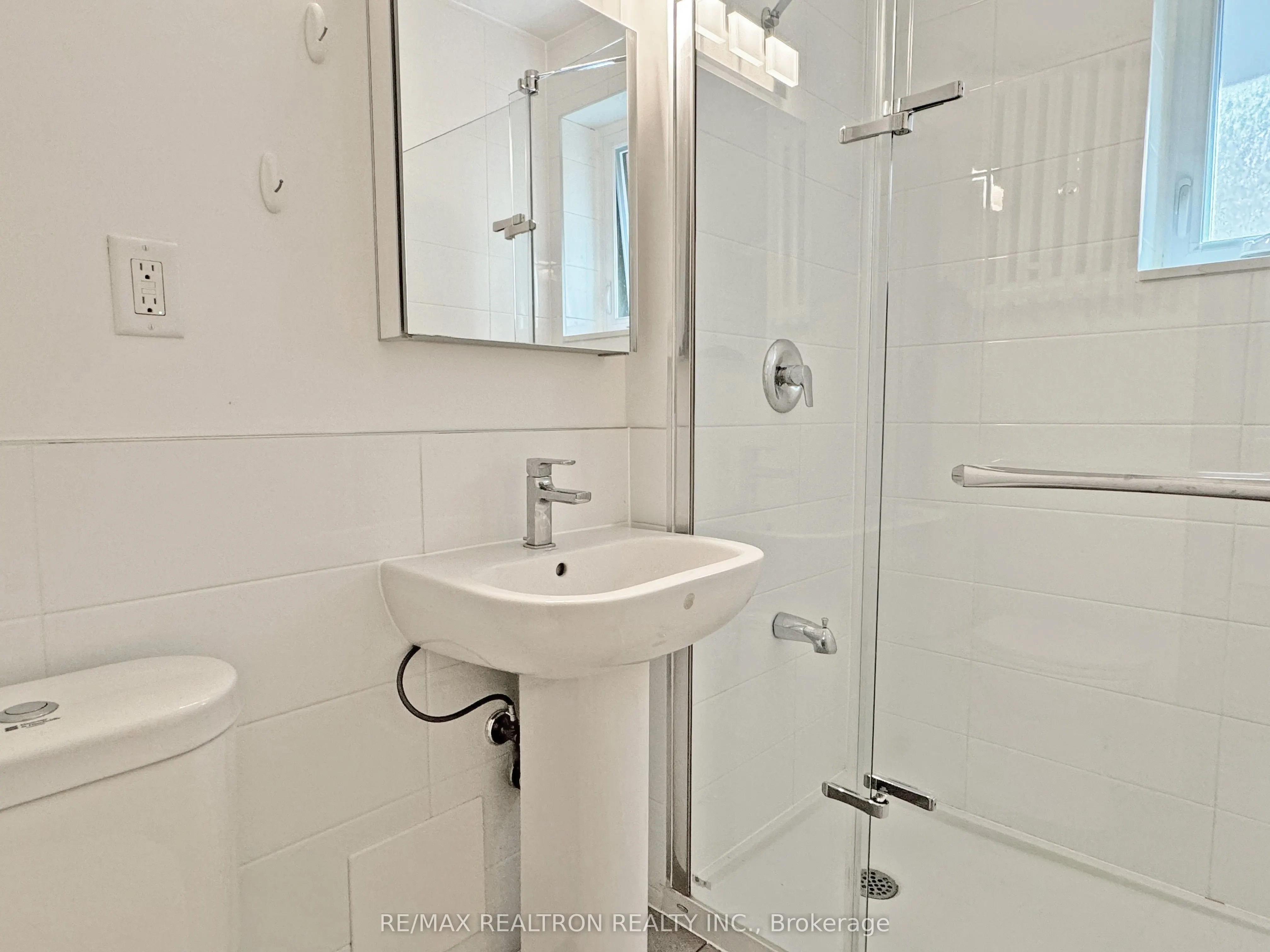 398 Avenue Road, #323