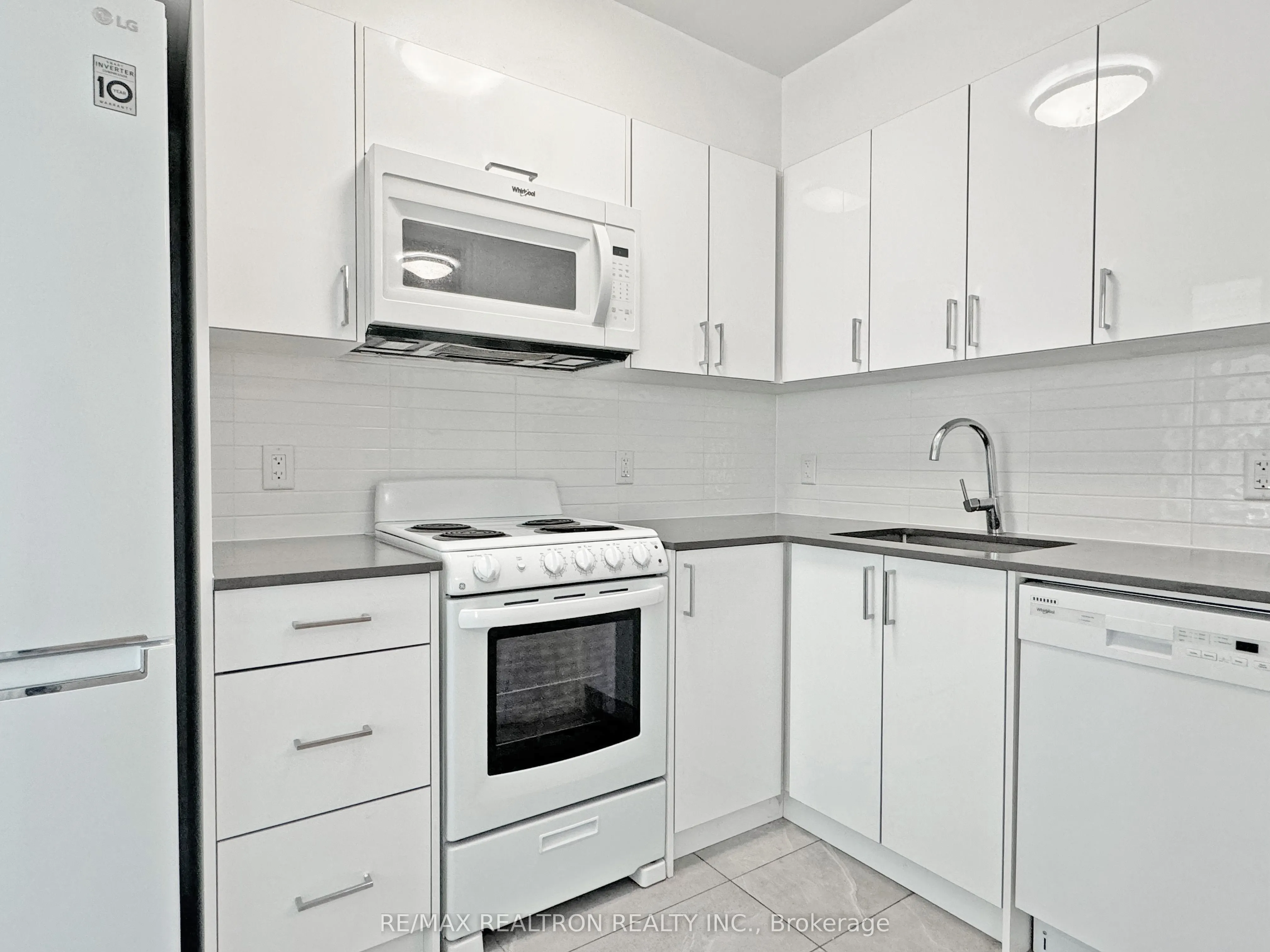 398 Avenue Road, #323