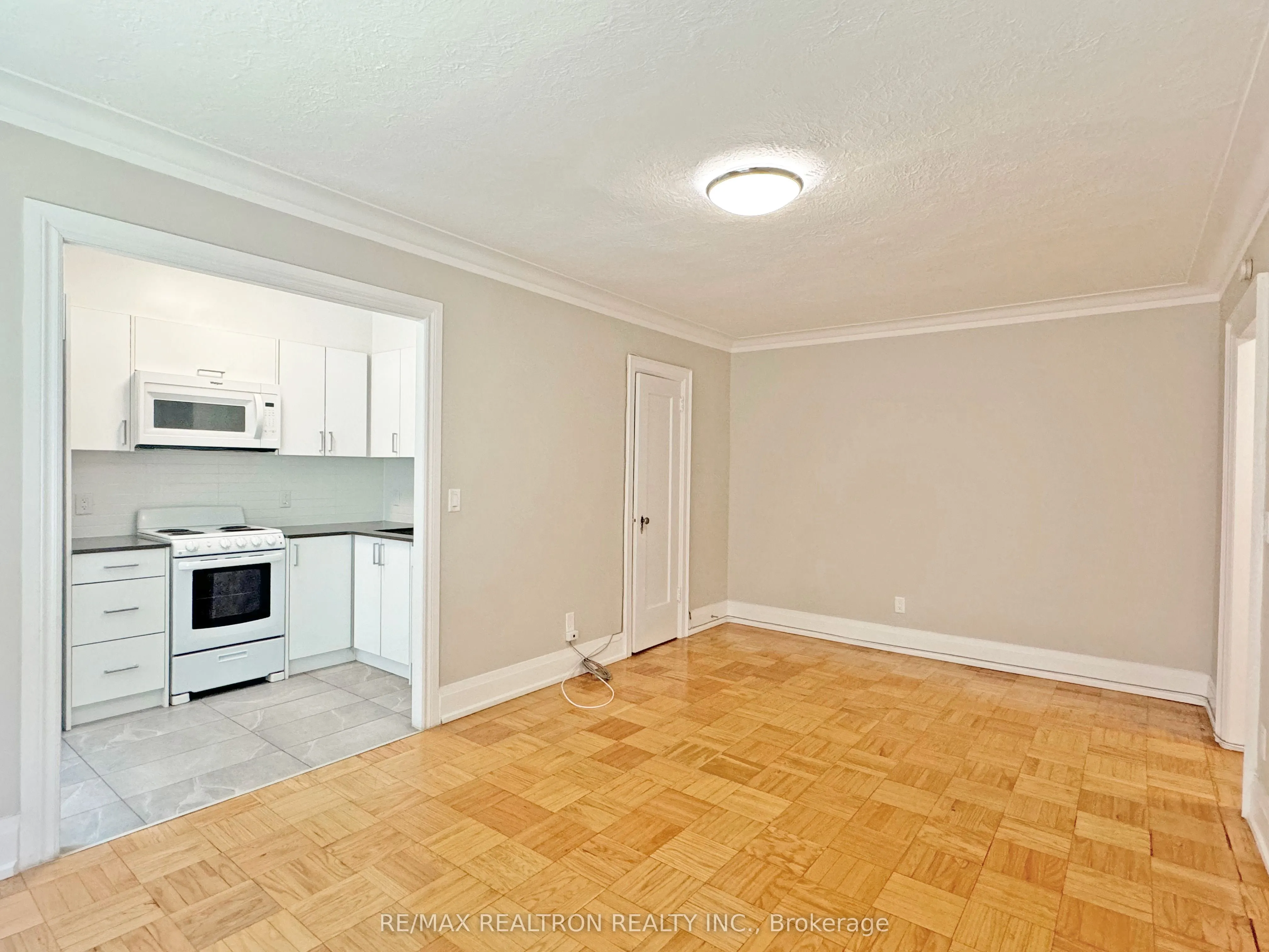 398 Avenue Road, #323