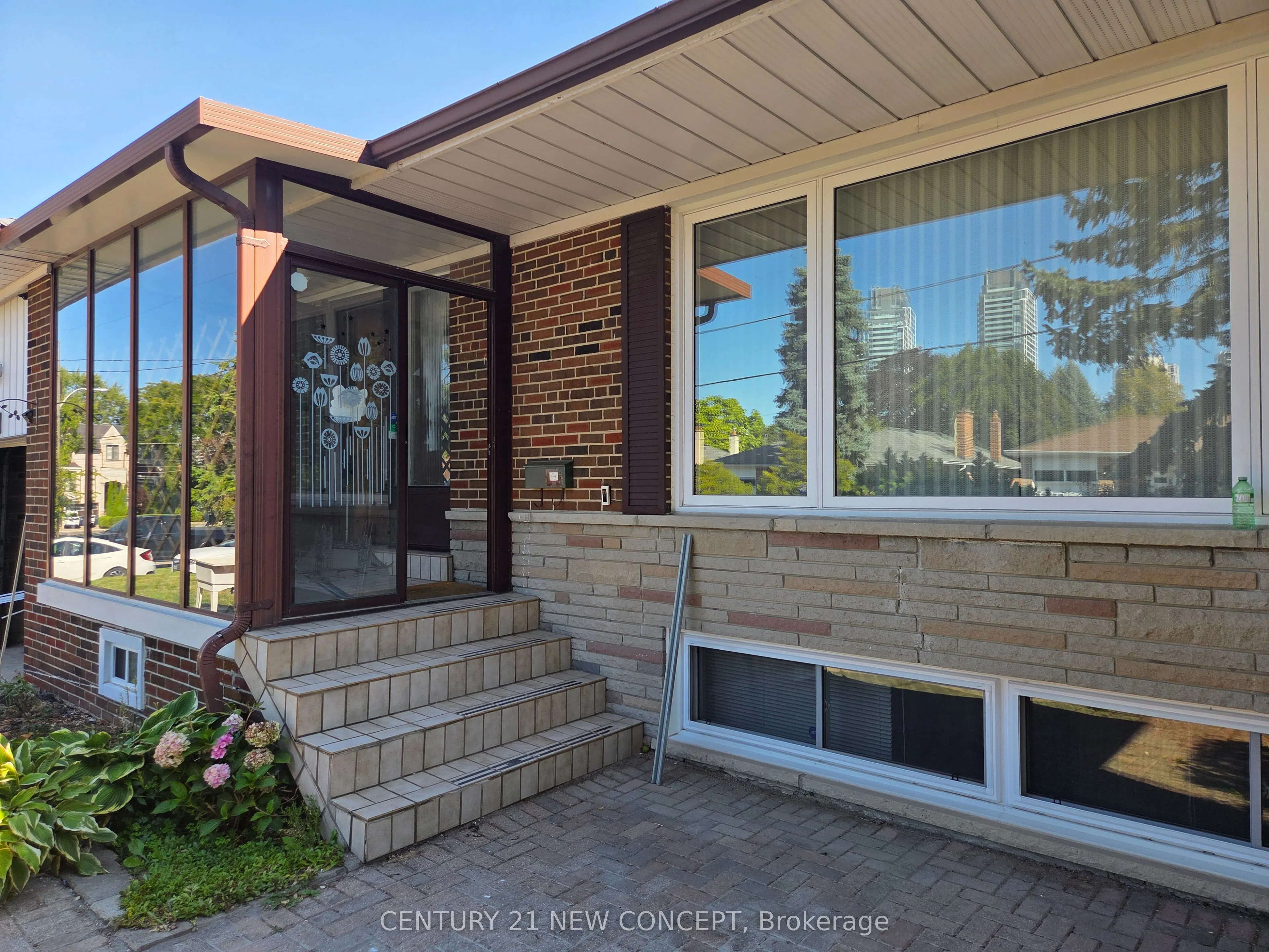 9 Bowerbank Drive, #Main Floor