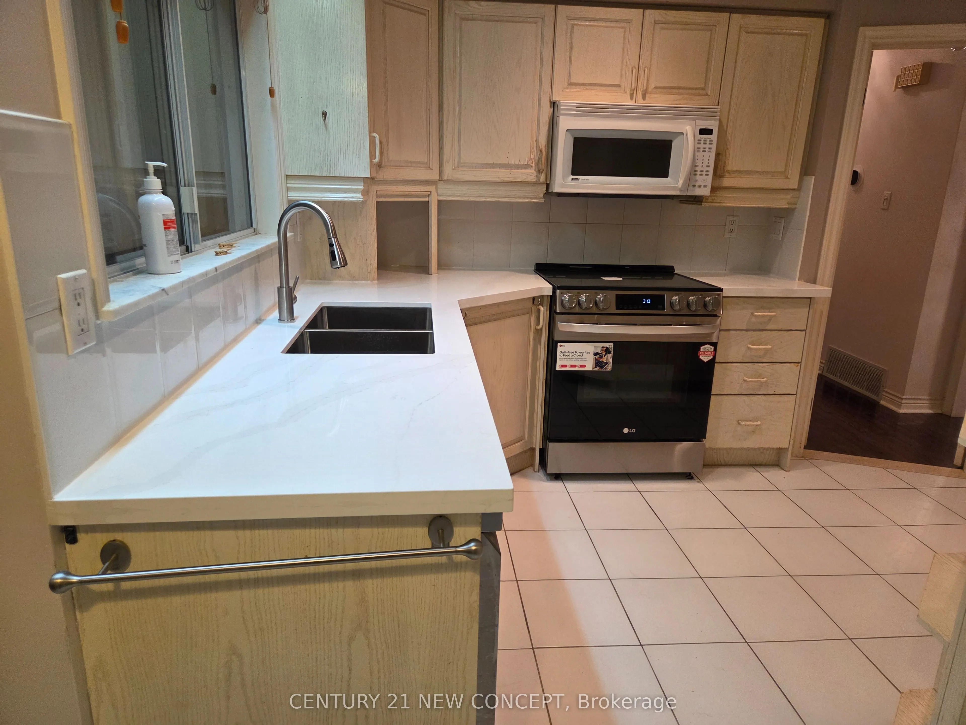 9 Bowerbank Drive, #Main Floor
