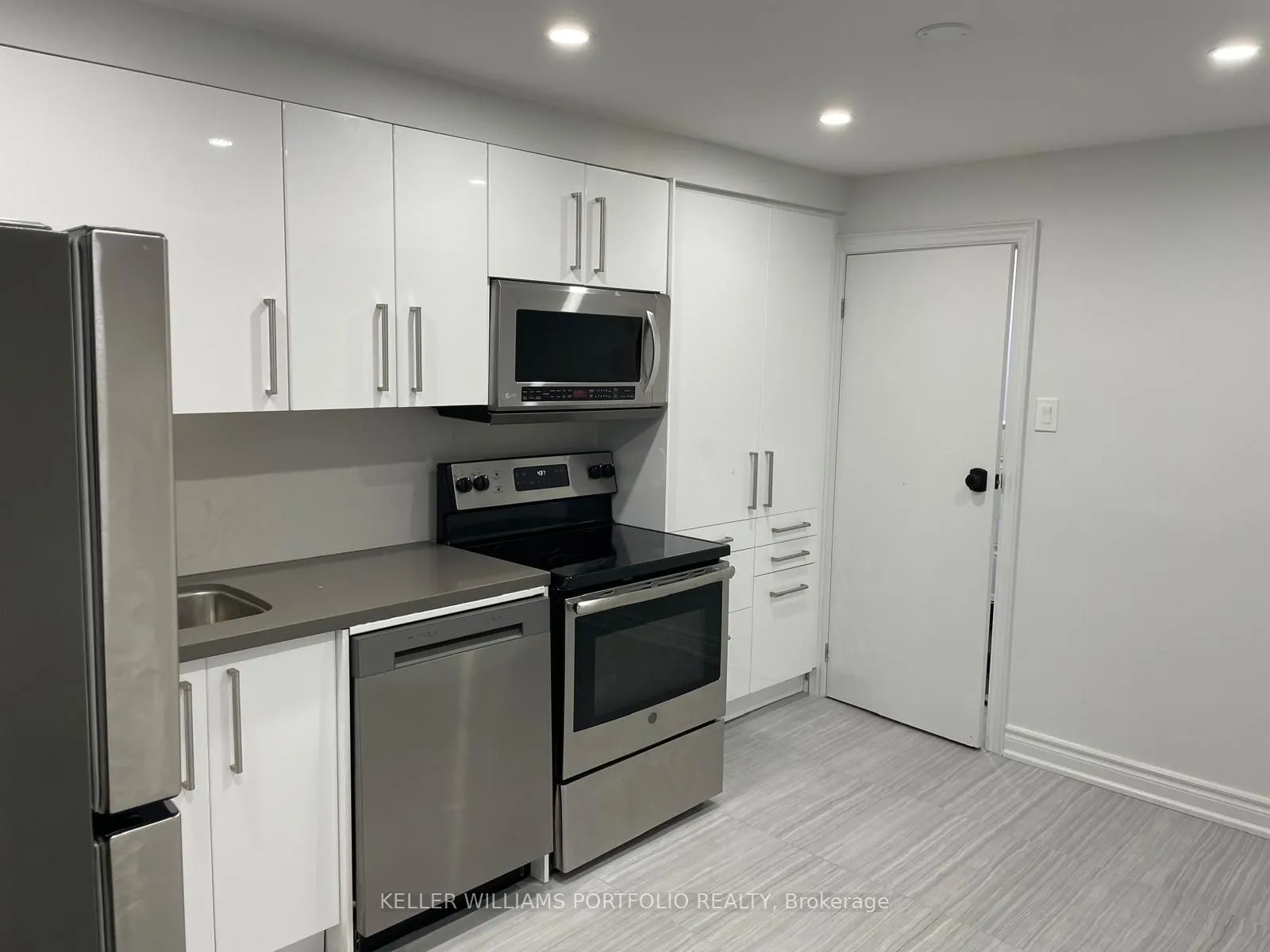 5 Charlton Boulevard