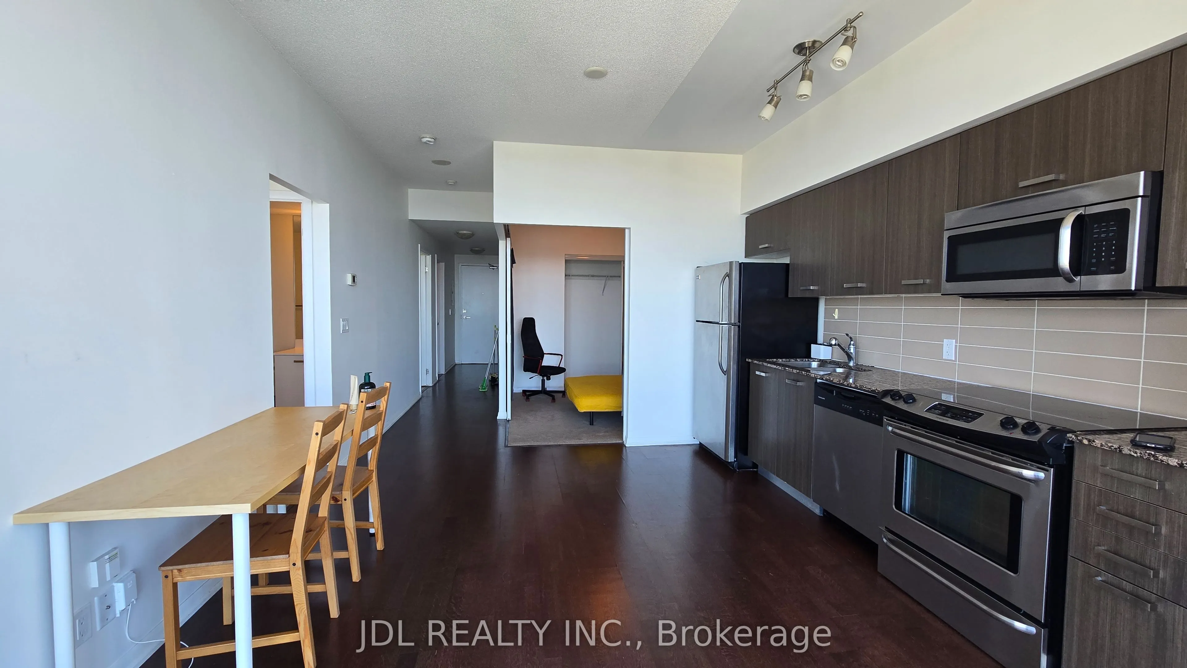 832 Bay Street, #4702