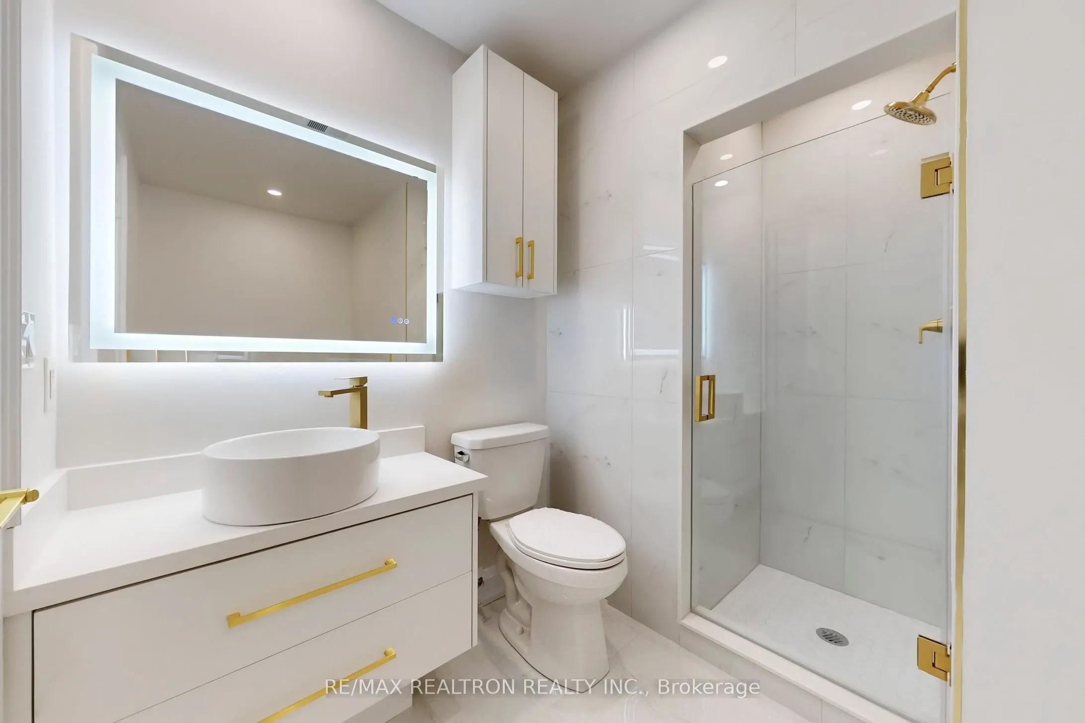 8 Park Road, #PH3802