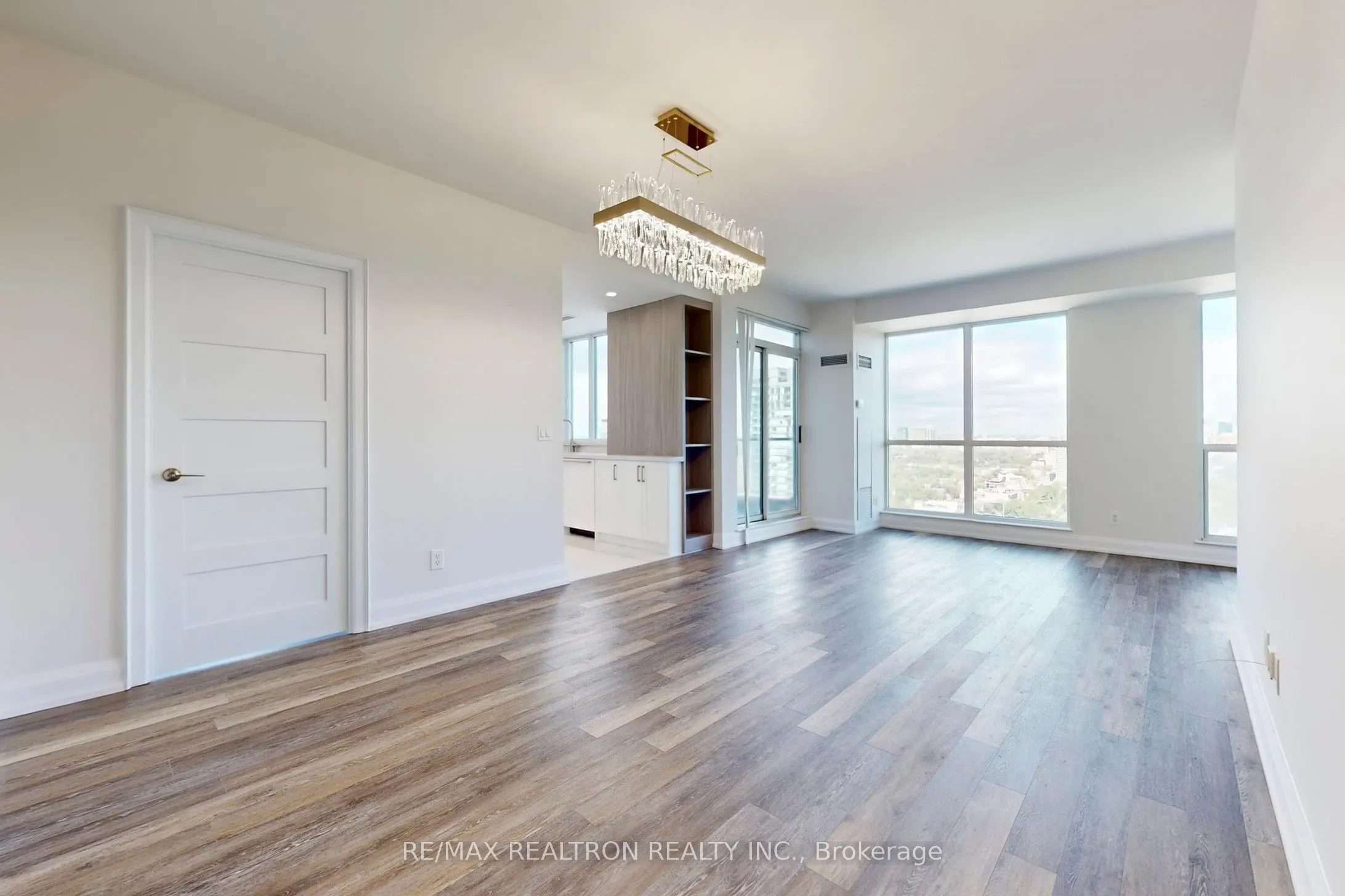 8 Park Road, #PH3802