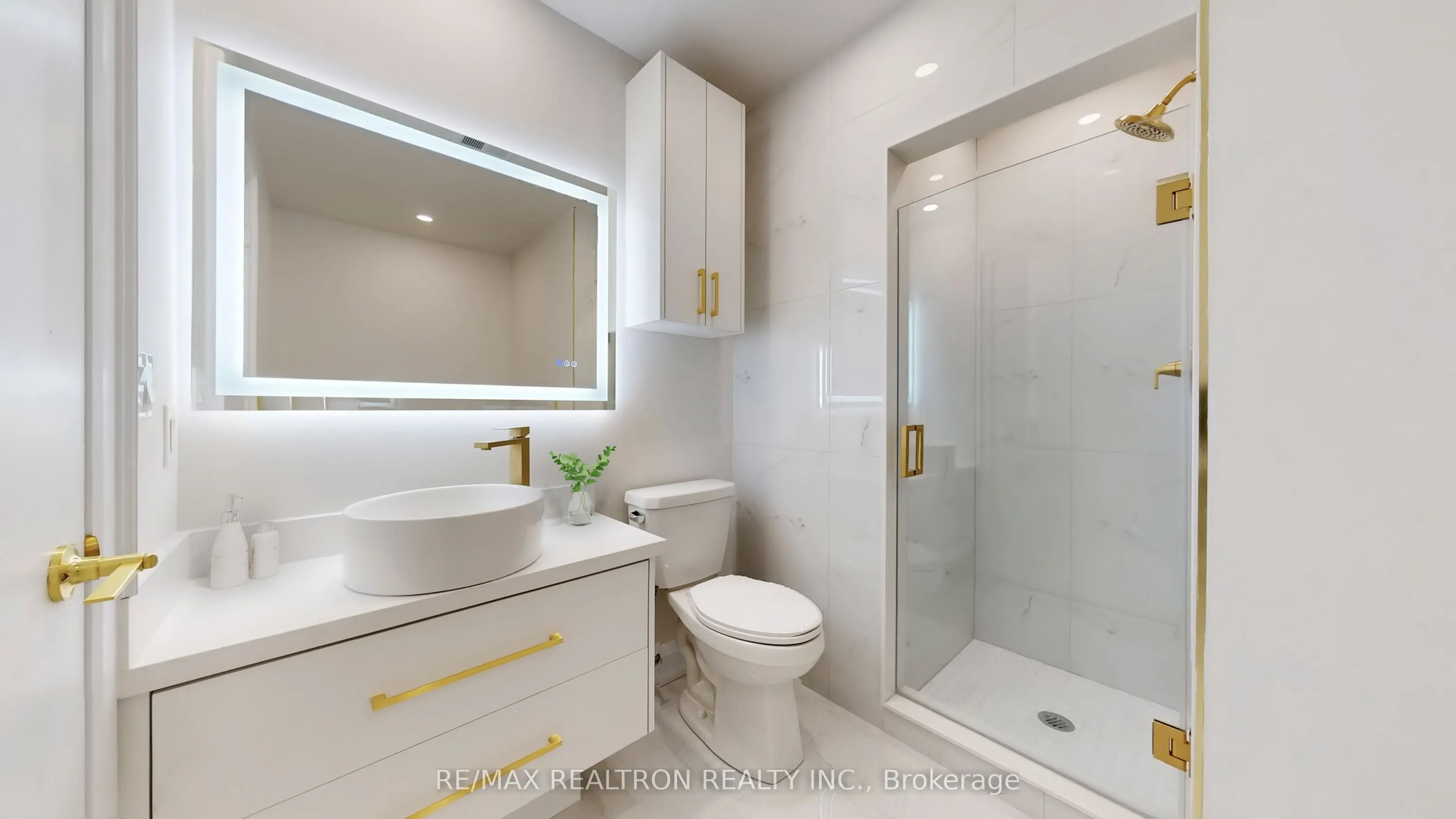 8 Park Road, #PH3802