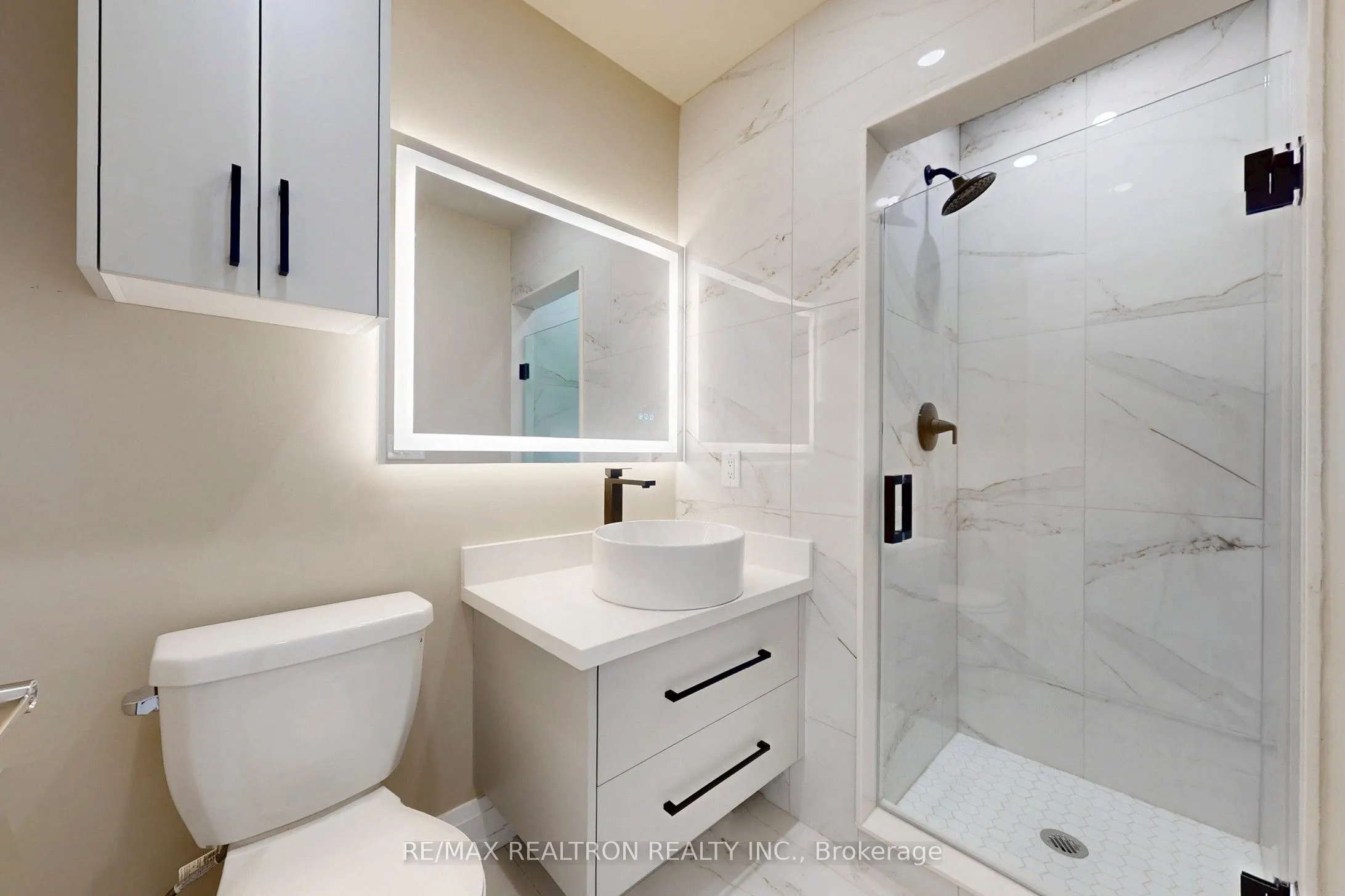 8 Park Road, #PH3802