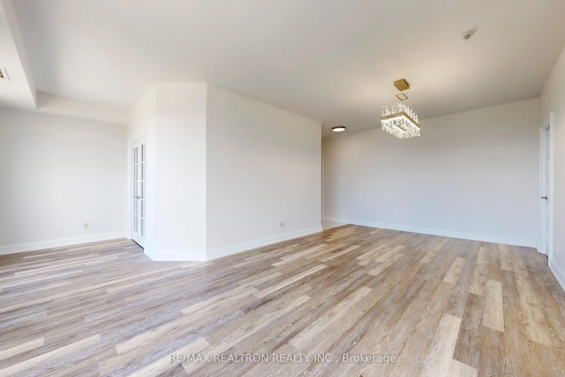 8 Park Road, #PH3802