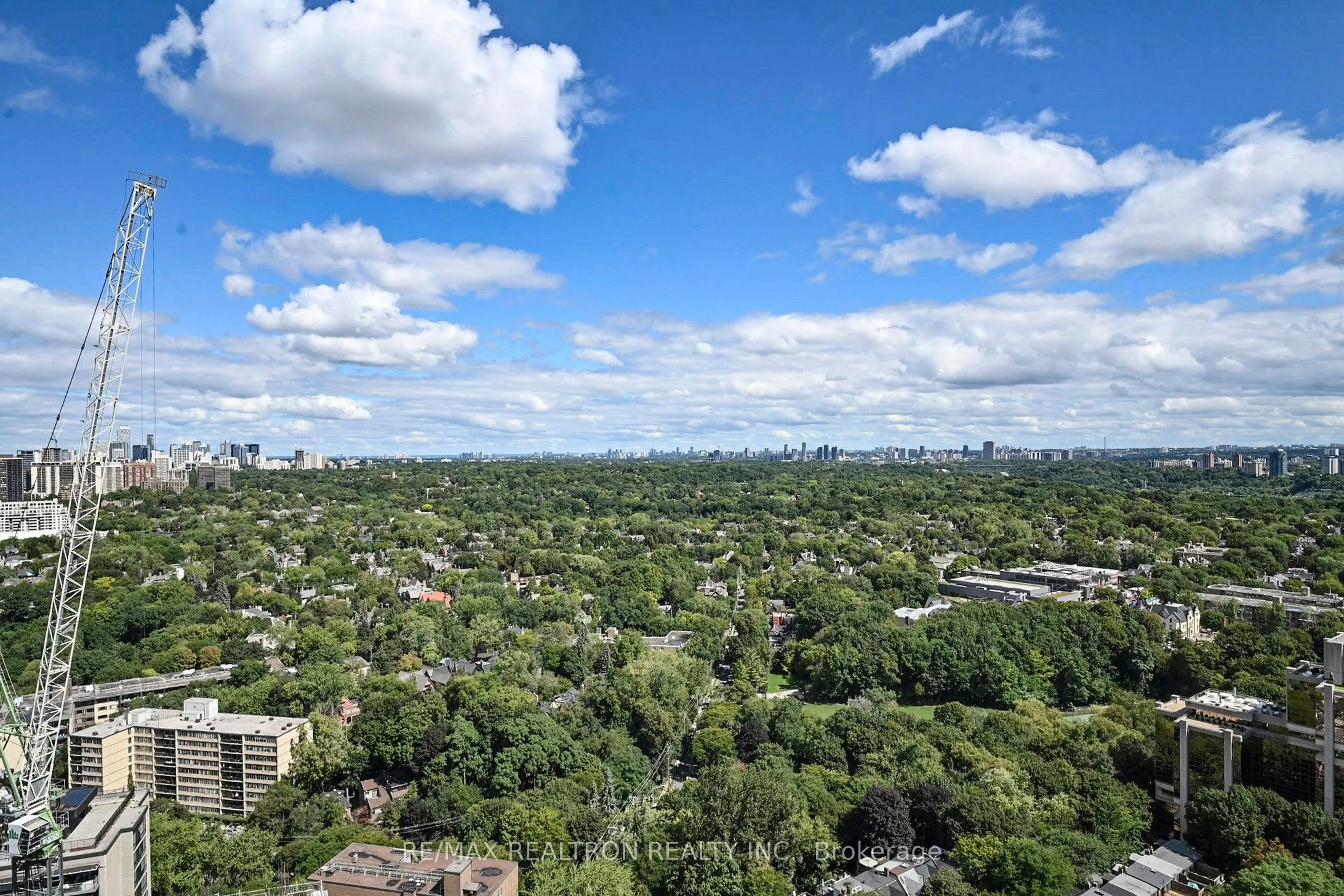 8 Park Road, #PH3802