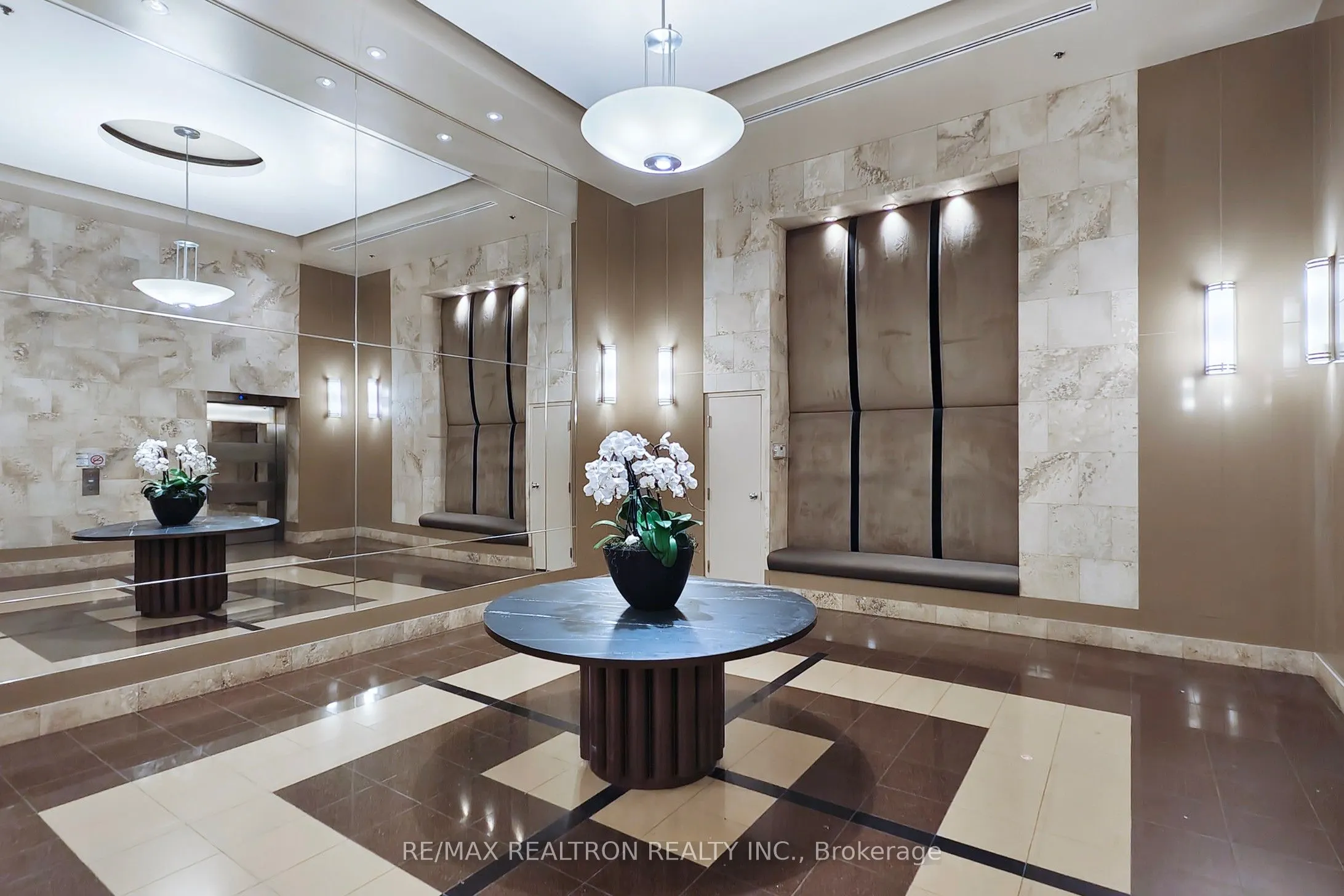 8 Park Road, #PH3802