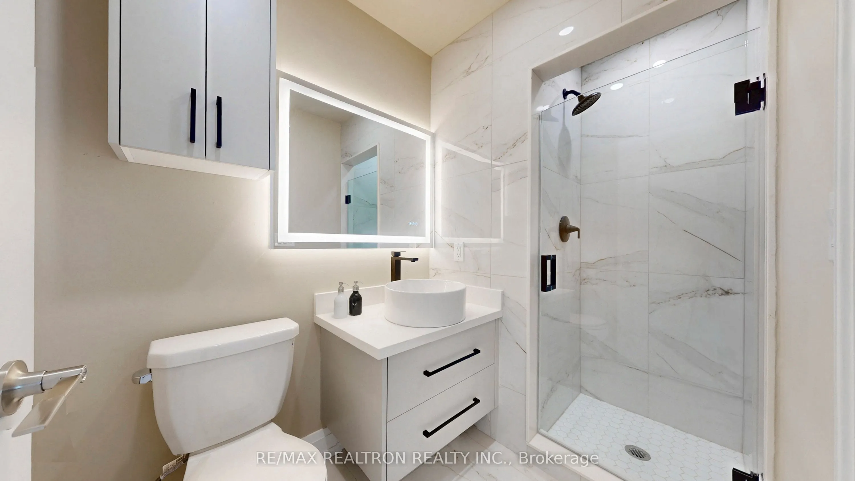 8 Park Road, #PH3802