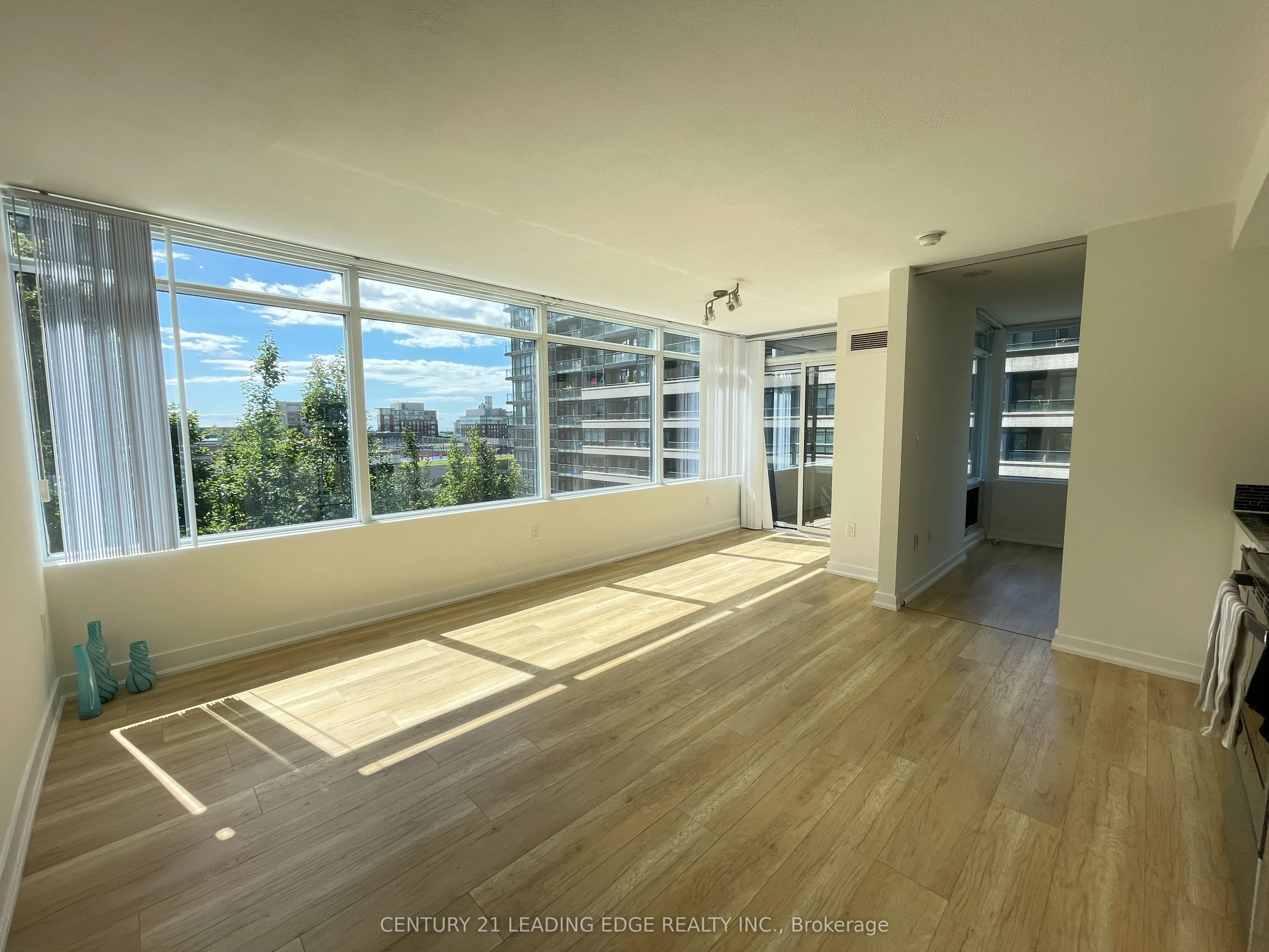 25 Telegram Mews, #609