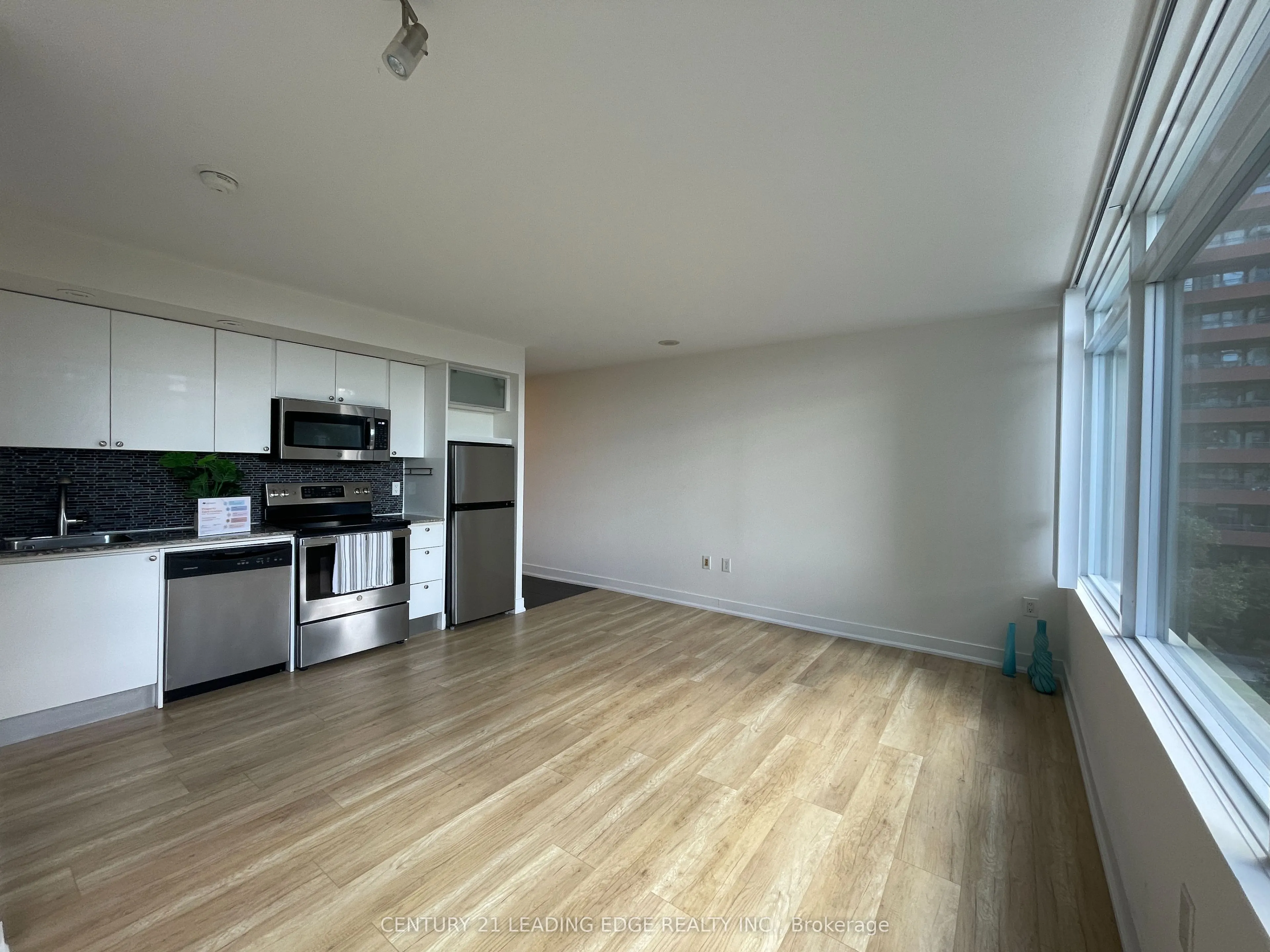 25 Telegram Mews, #609