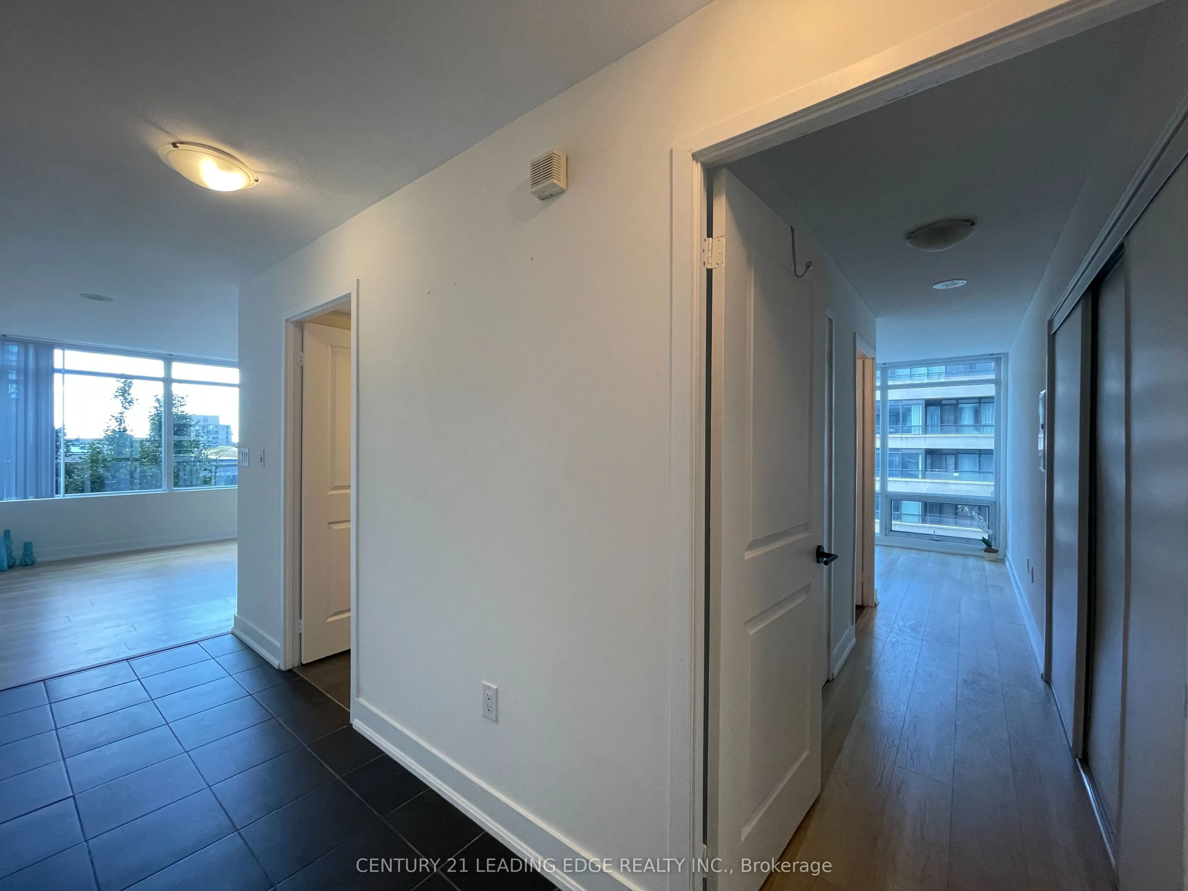 25 Telegram Mews, #609