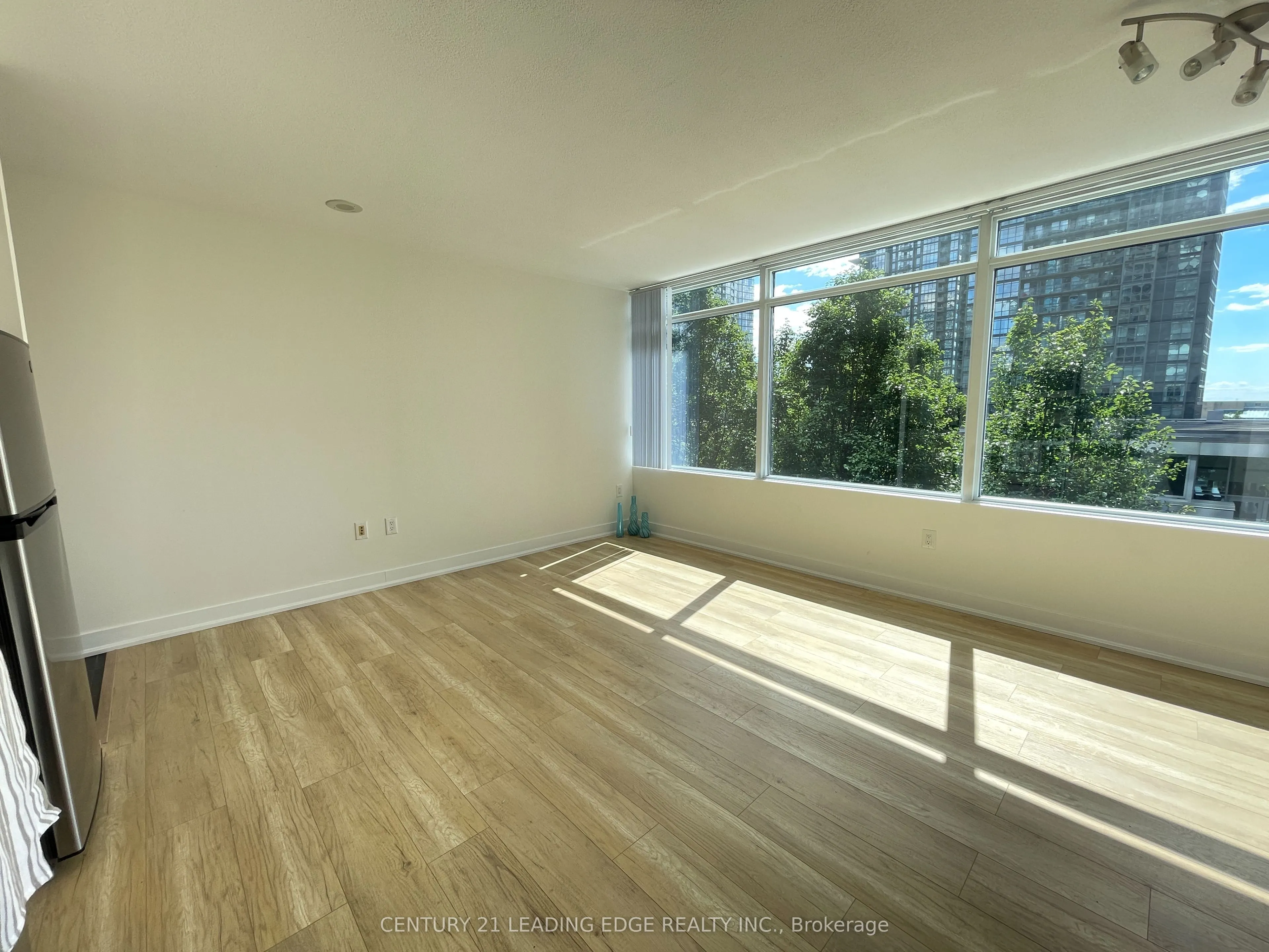 25 Telegram Mews, #609
