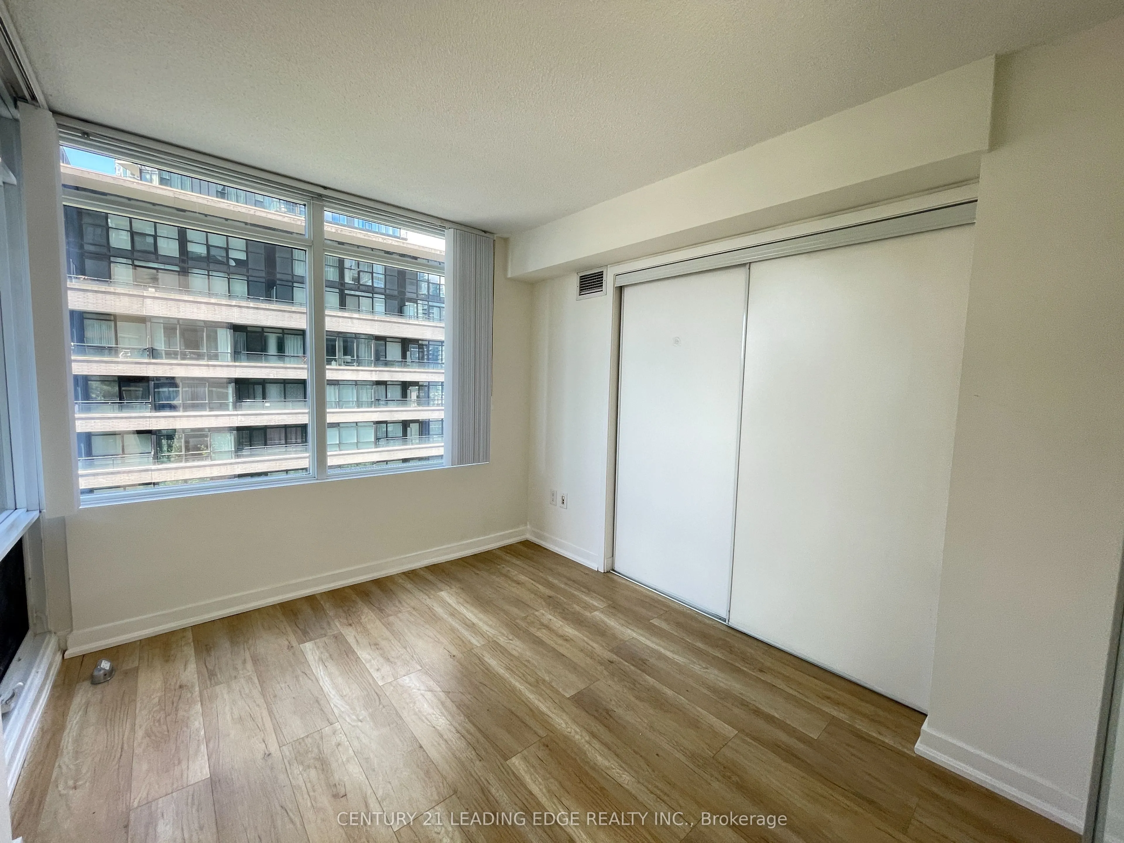 25 Telegram Mews, #609