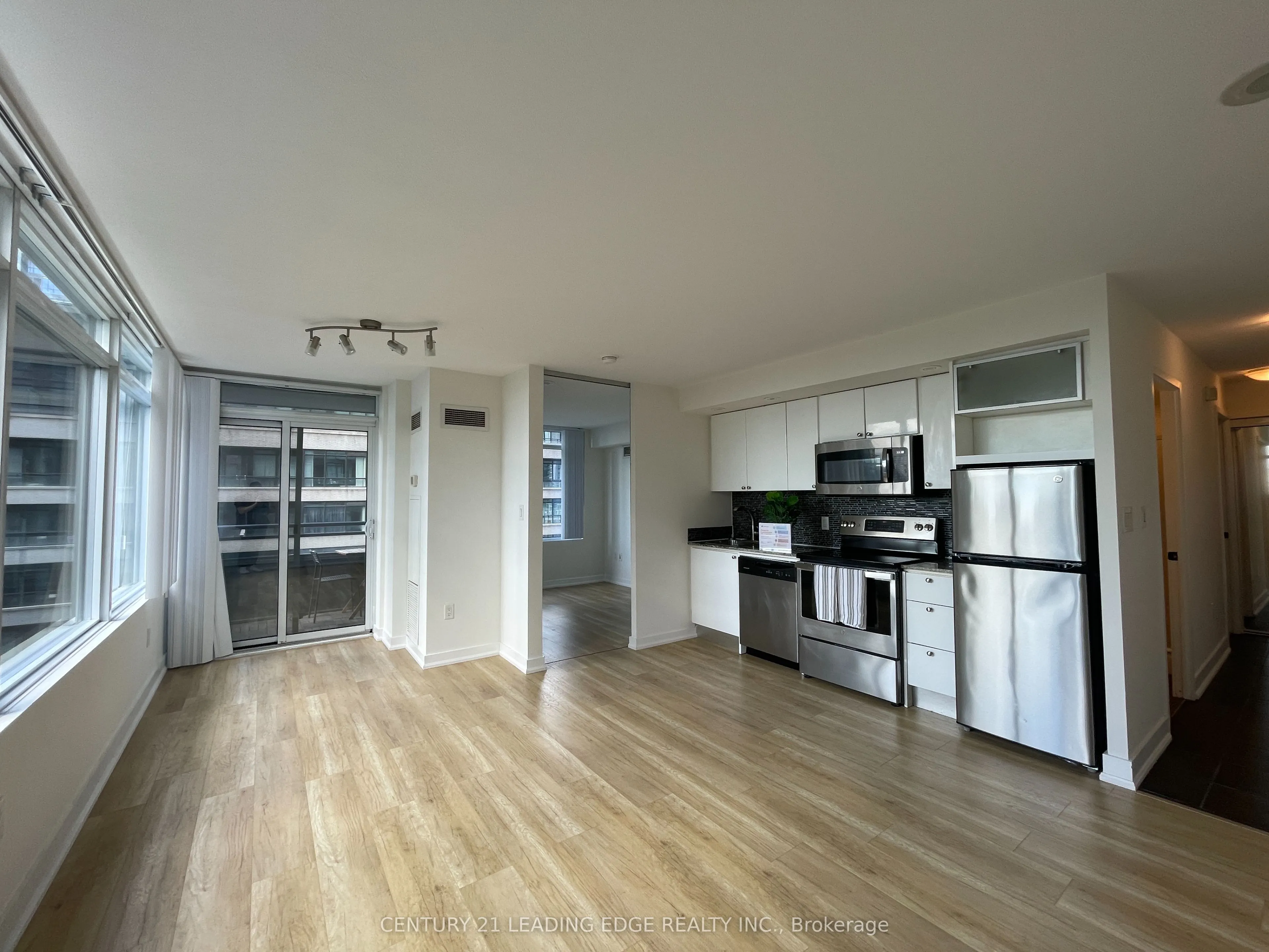 25 Telegram Mews, #609