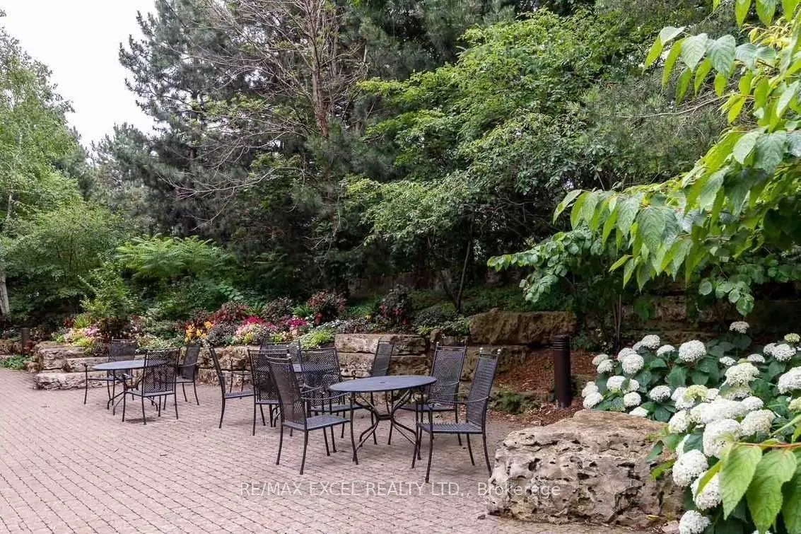 80 Harrison Garden Boulevard, #819