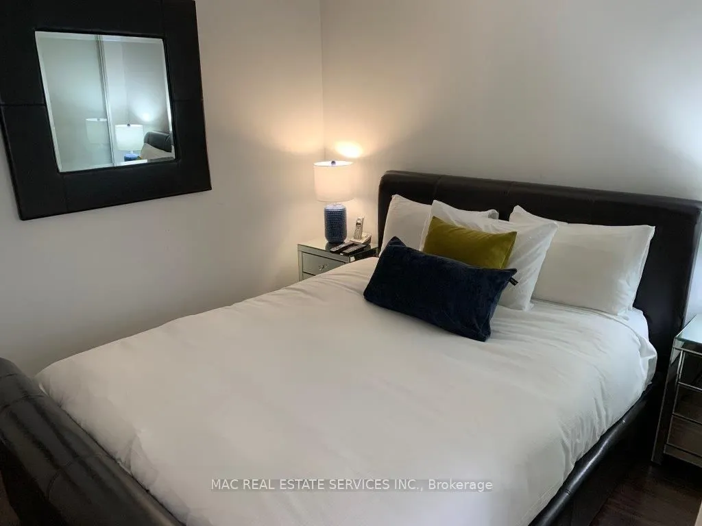 375 King Street W, #411