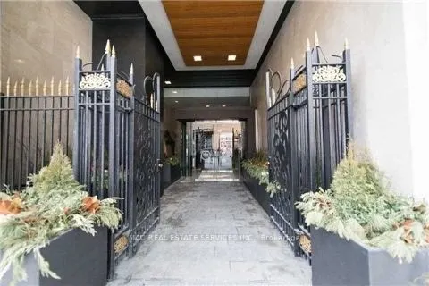 375 King Street W, #411