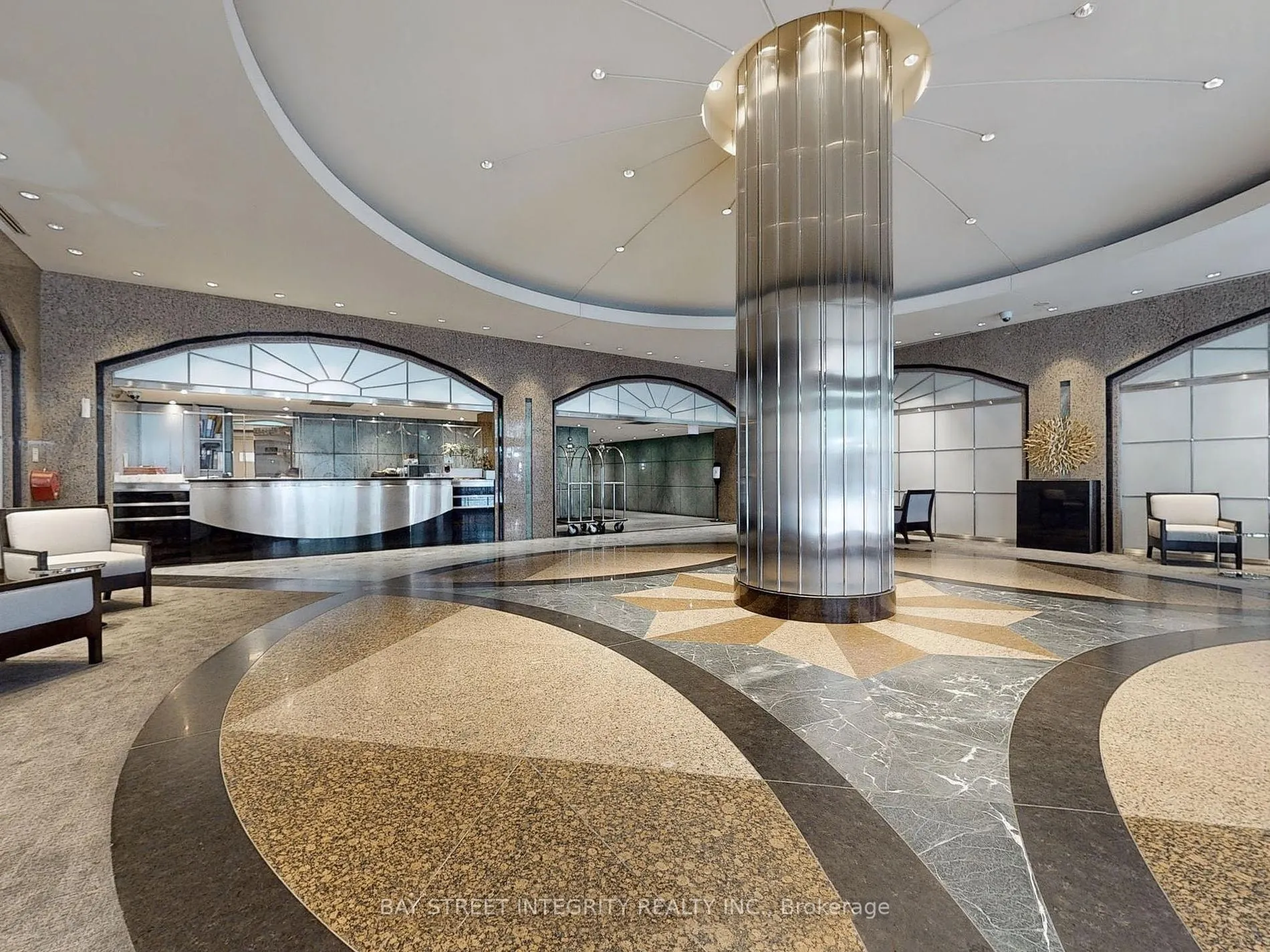 7 King Street E, #917