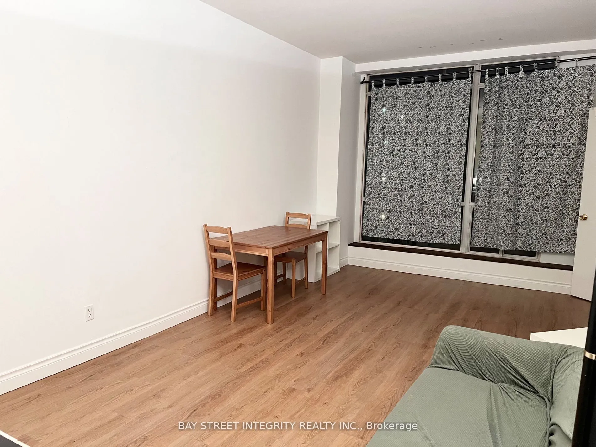 7 King Street E, #917
