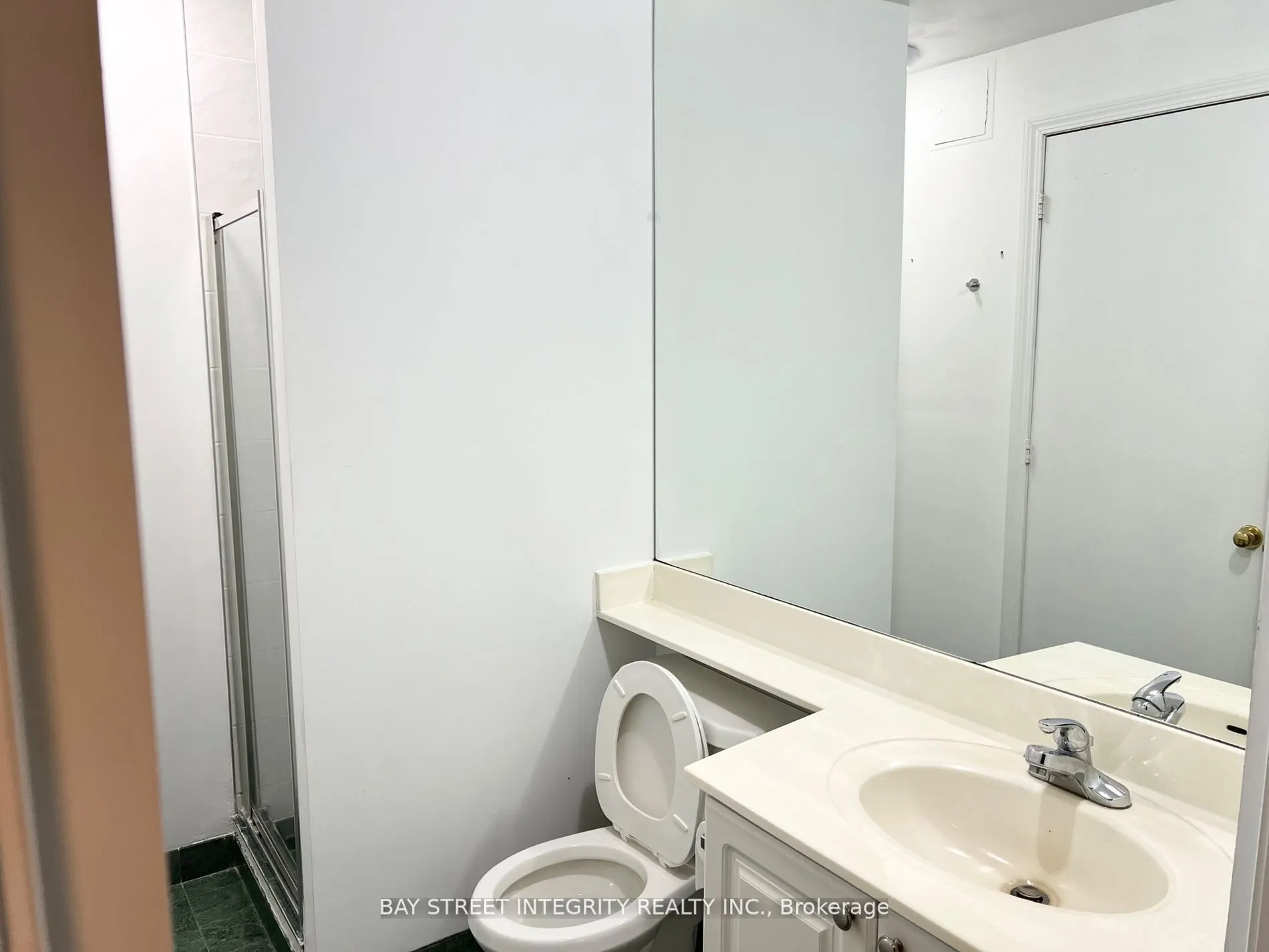 7 King Street E, #917