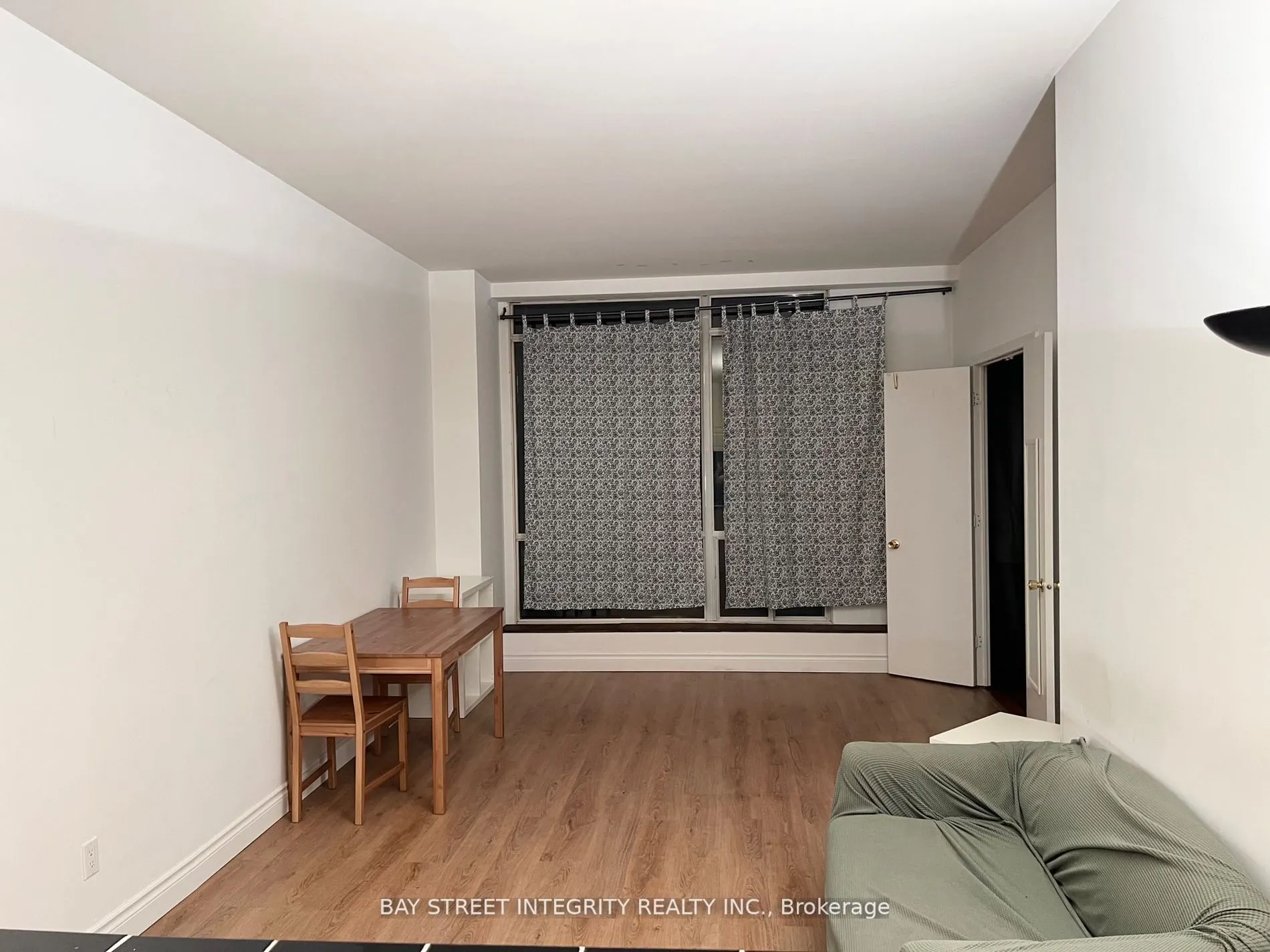 7 King Street E, #917