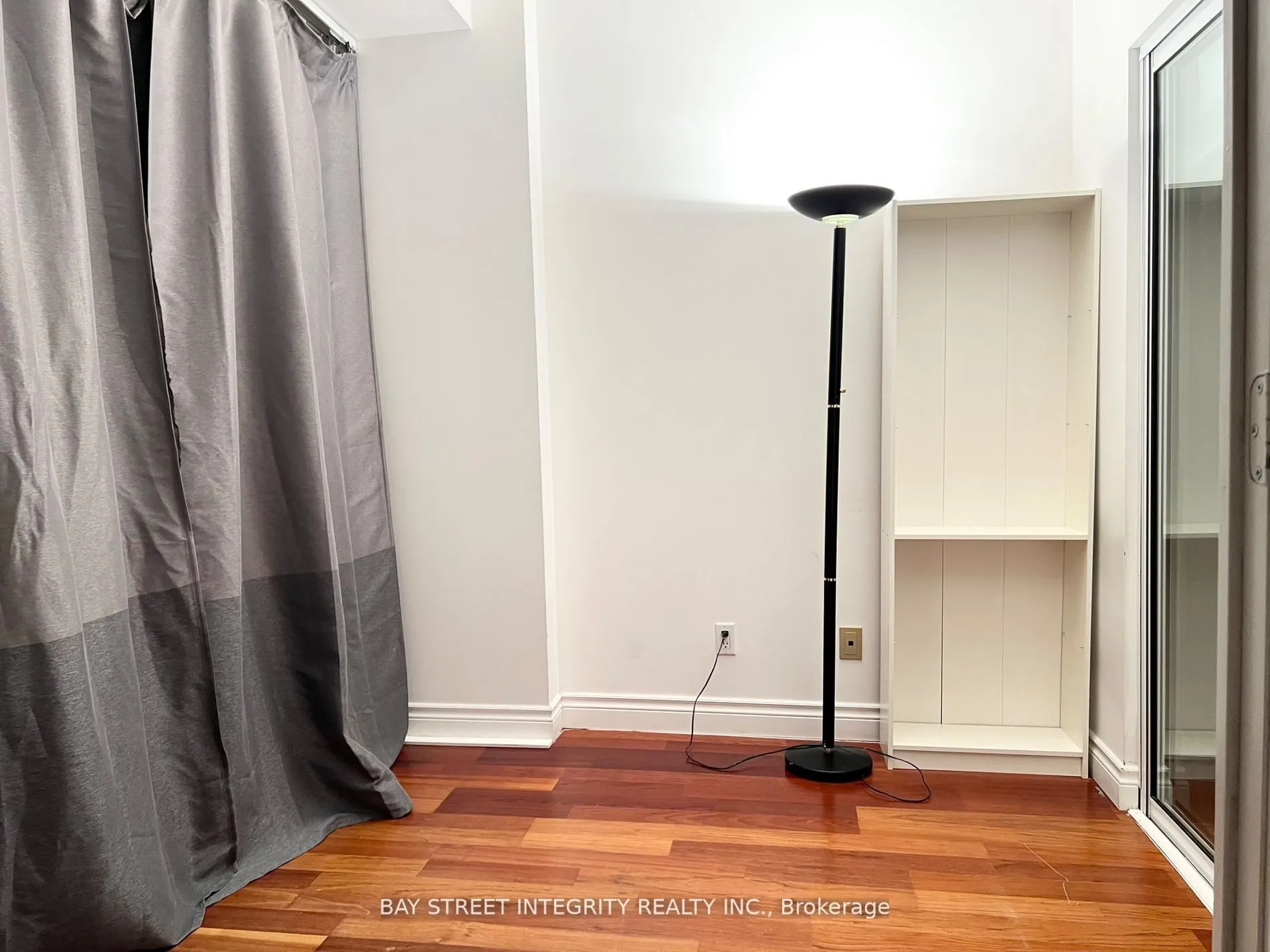 7 King Street E, #917