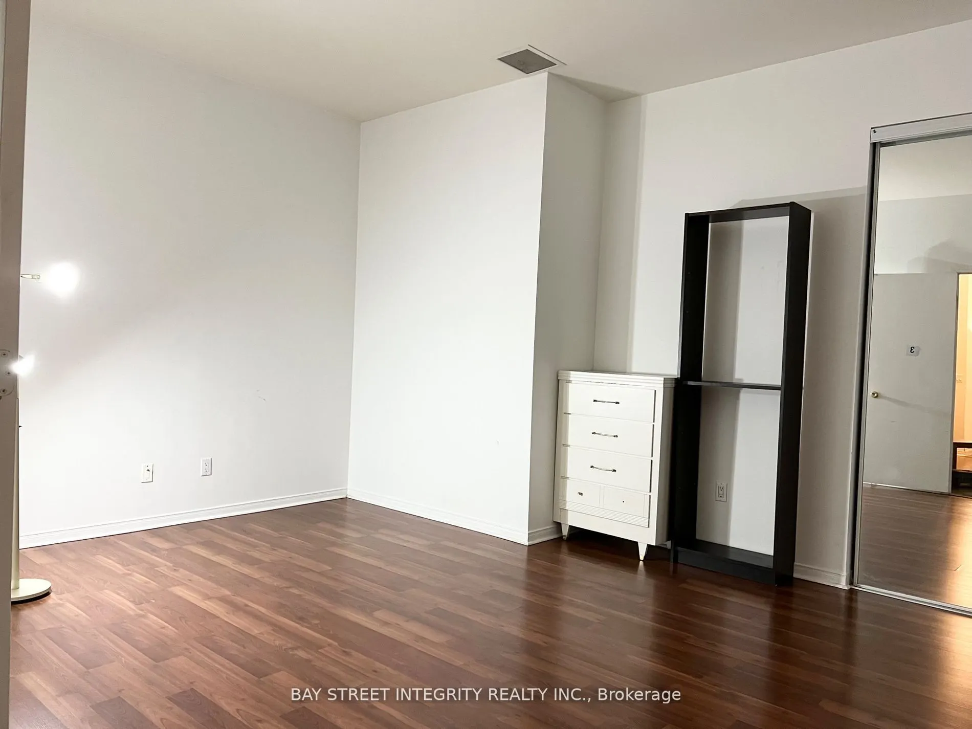 7 King Street E, #917