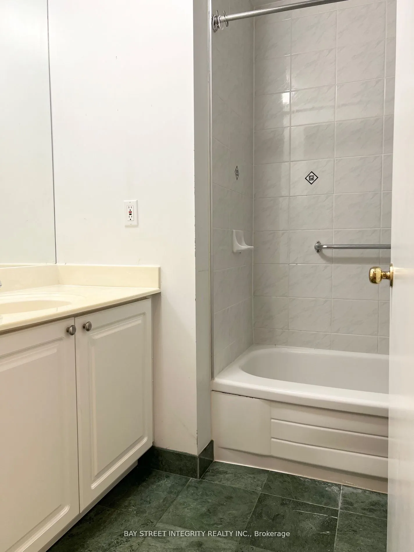 7 King Street E, #917