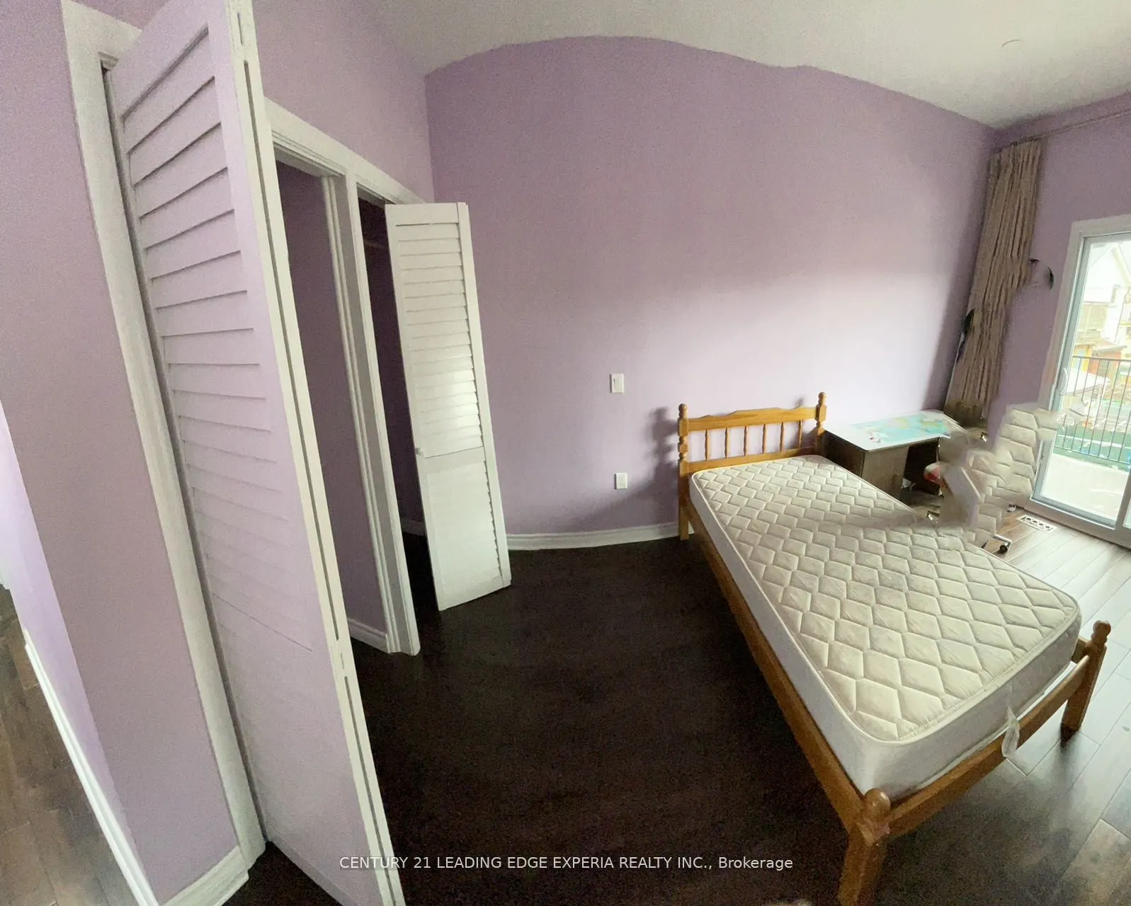 670 Dundas Street W