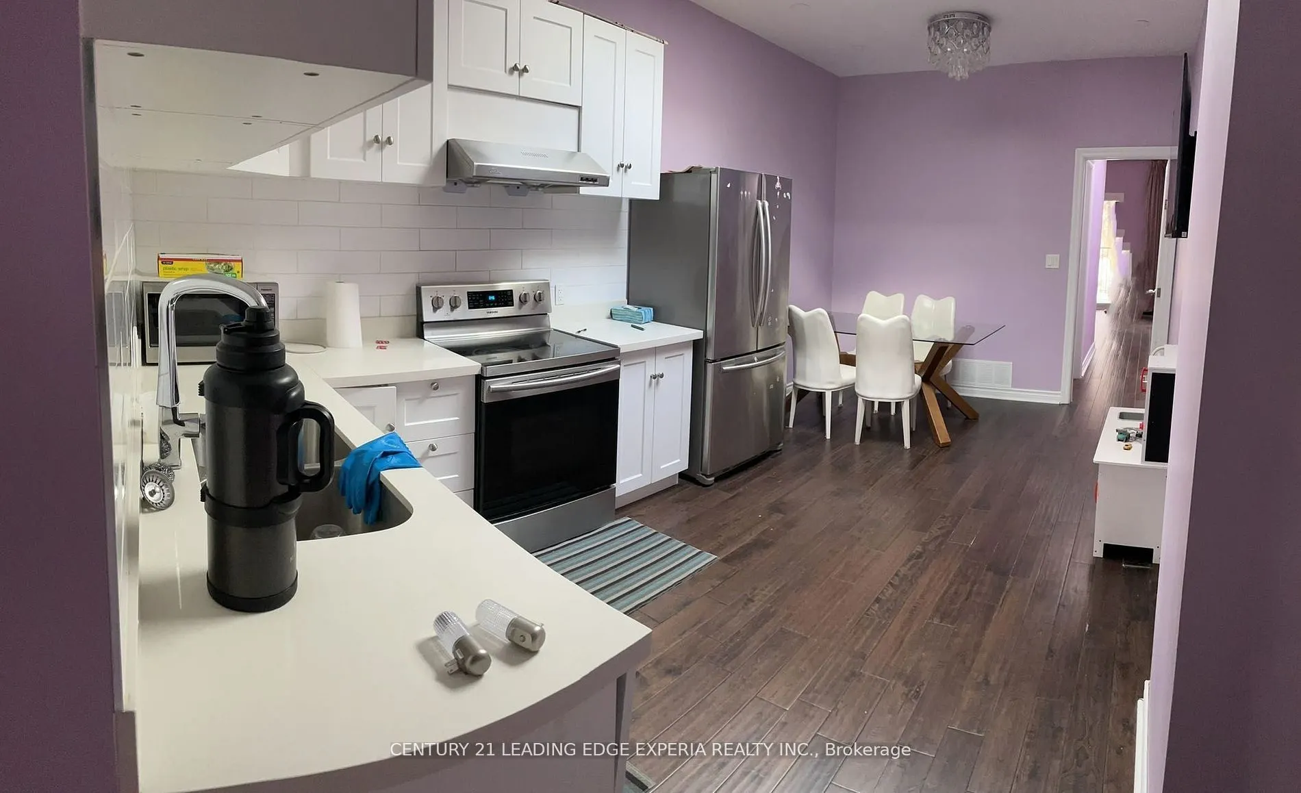 670 Dundas Street W